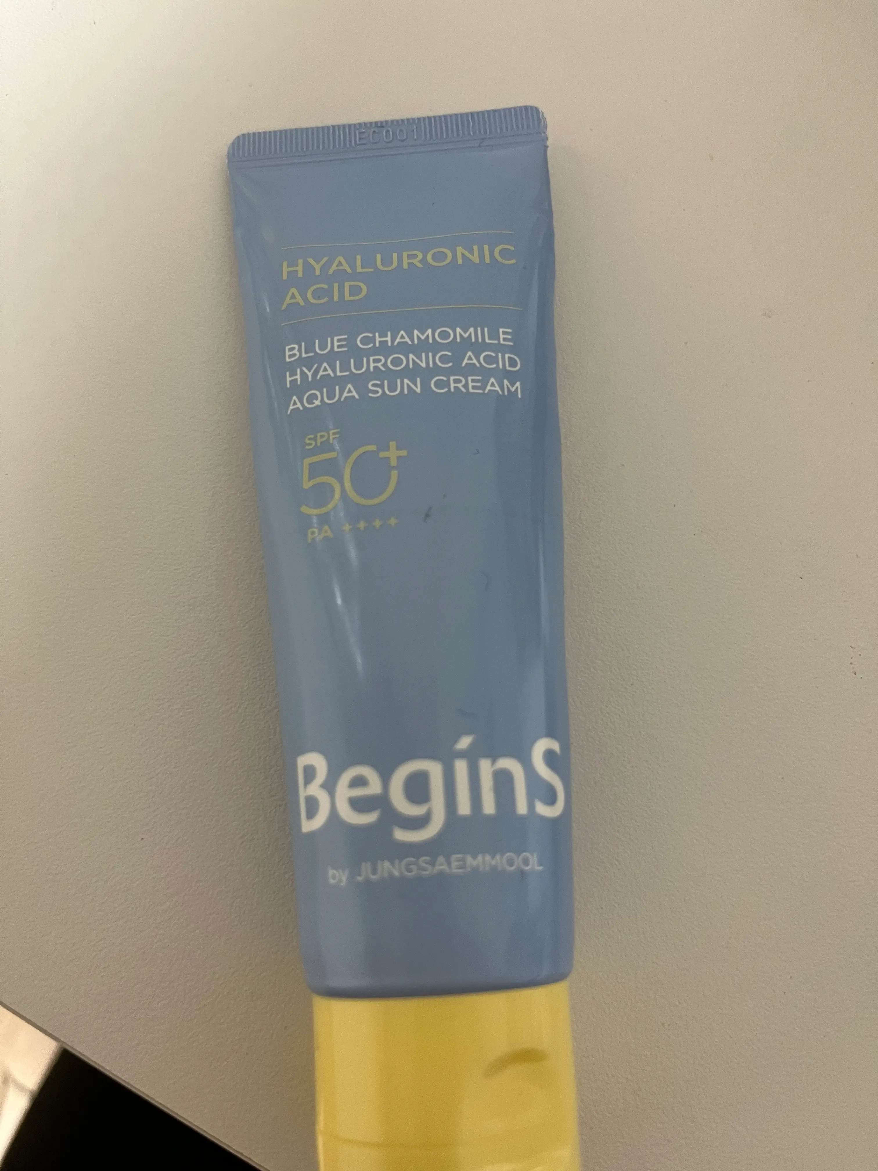 선택된 언니의파우치 리뷰 이미지 - [블루 캐모마일 히알루론산 수분 선 크림]