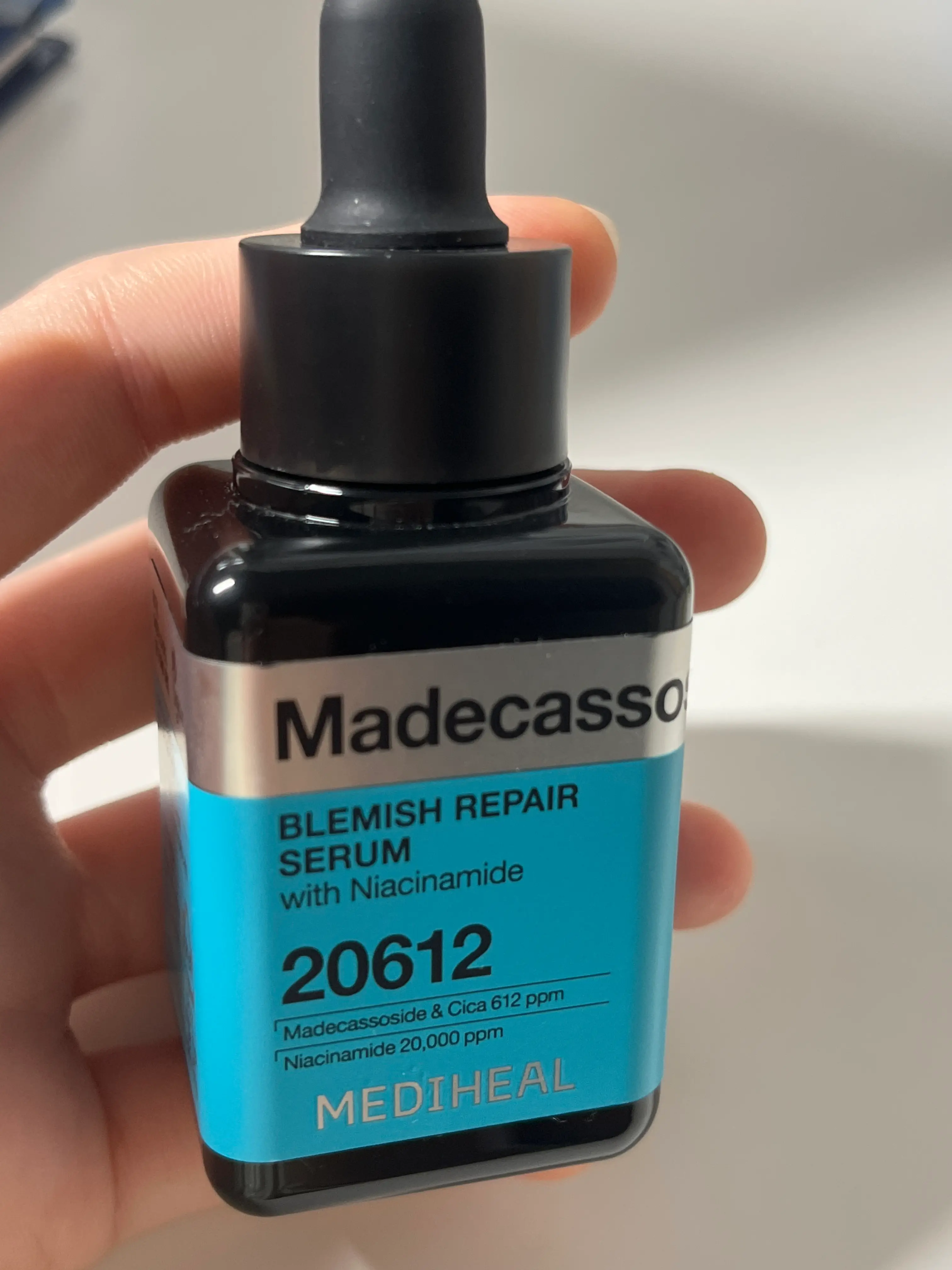 선택된 언니의파우치 리뷰 이미지 - [마데카소사이드 흔적 리페어 세럼]