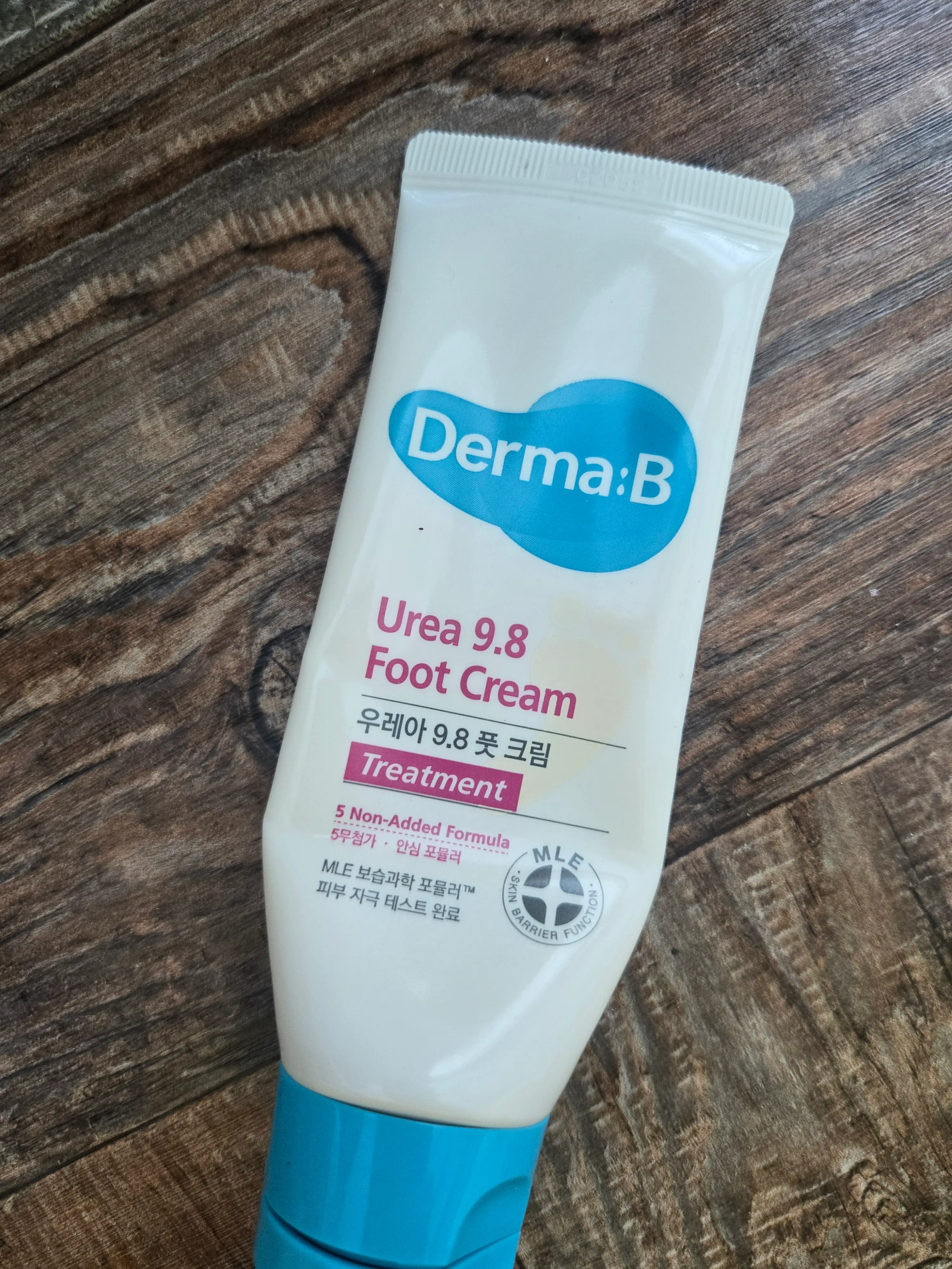 선택된 언니의파우치 리뷰 이미지 - [우레아 9.8 풋 크림]