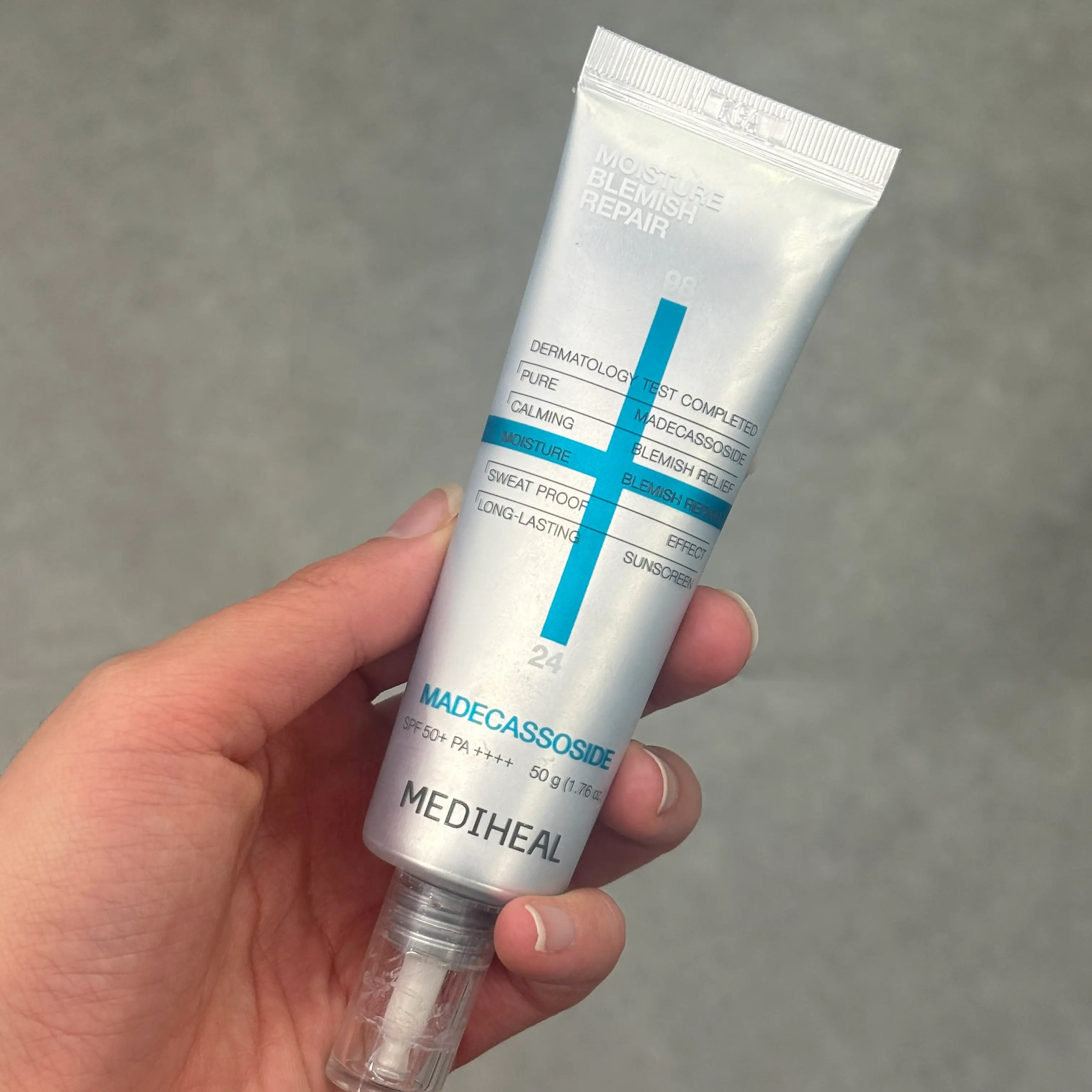 선택된 언니의파우치 리뷰 이미지 - [마데카소사이드 수분 선세럼 흔적 리페어]