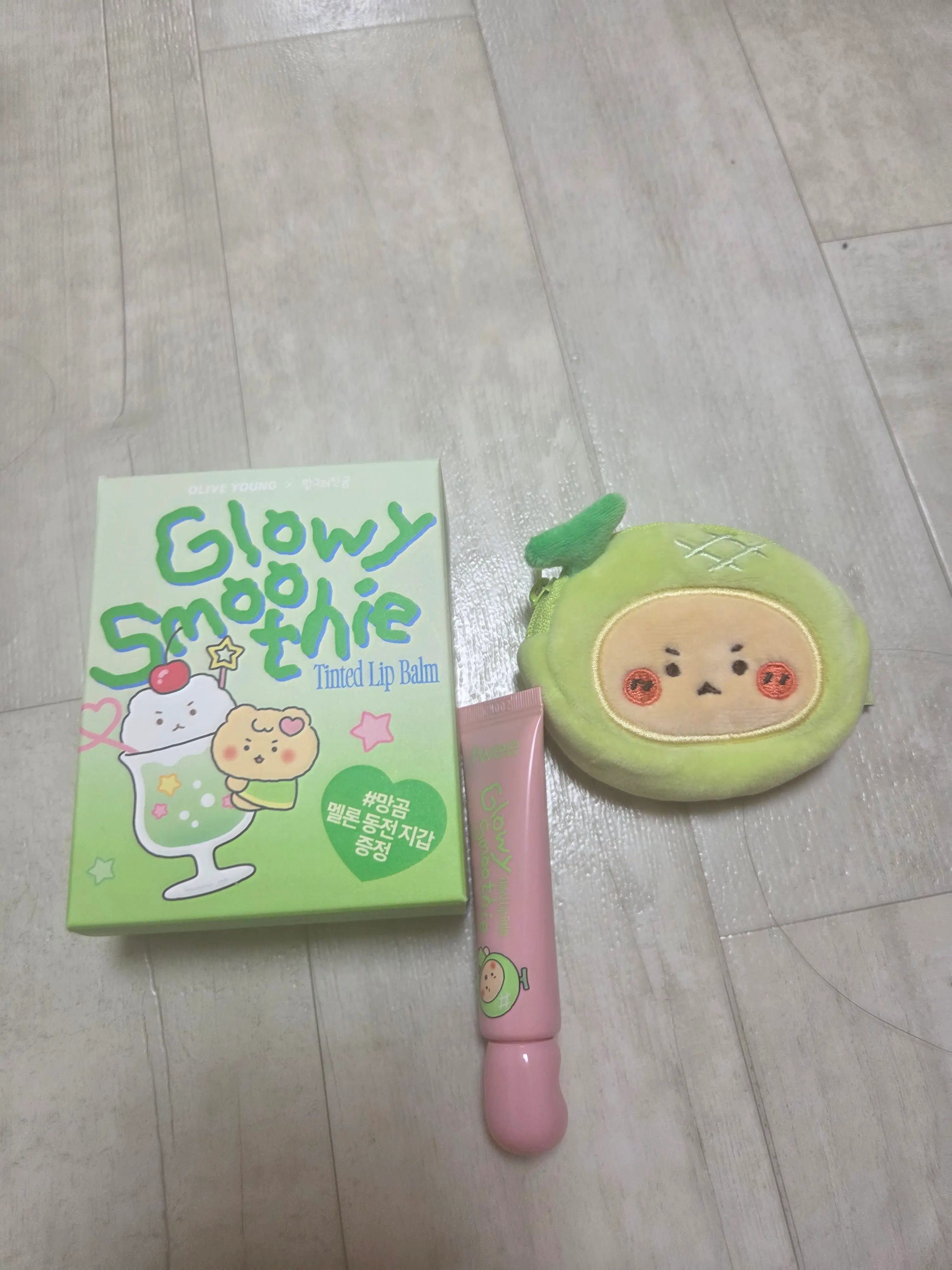 선택된 언니의파우치 리뷰 이미지 - [(망그러진 곰 콜라보) 글로이 스무디 틴티드 립밤]