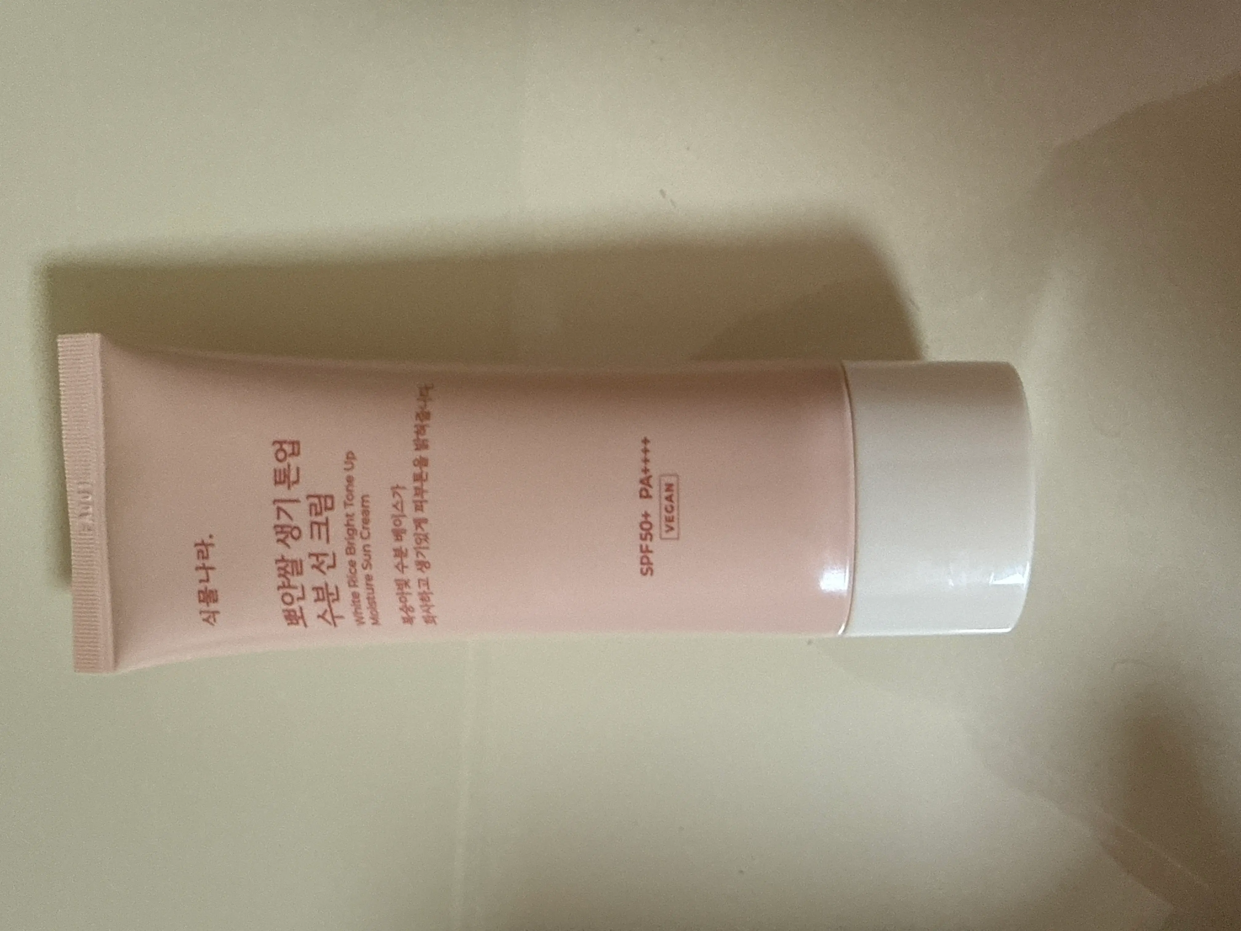 선택된 언니의파우치 리뷰 이미지 - [뽀얀쌀 생기 톤업 수분 선 크림]