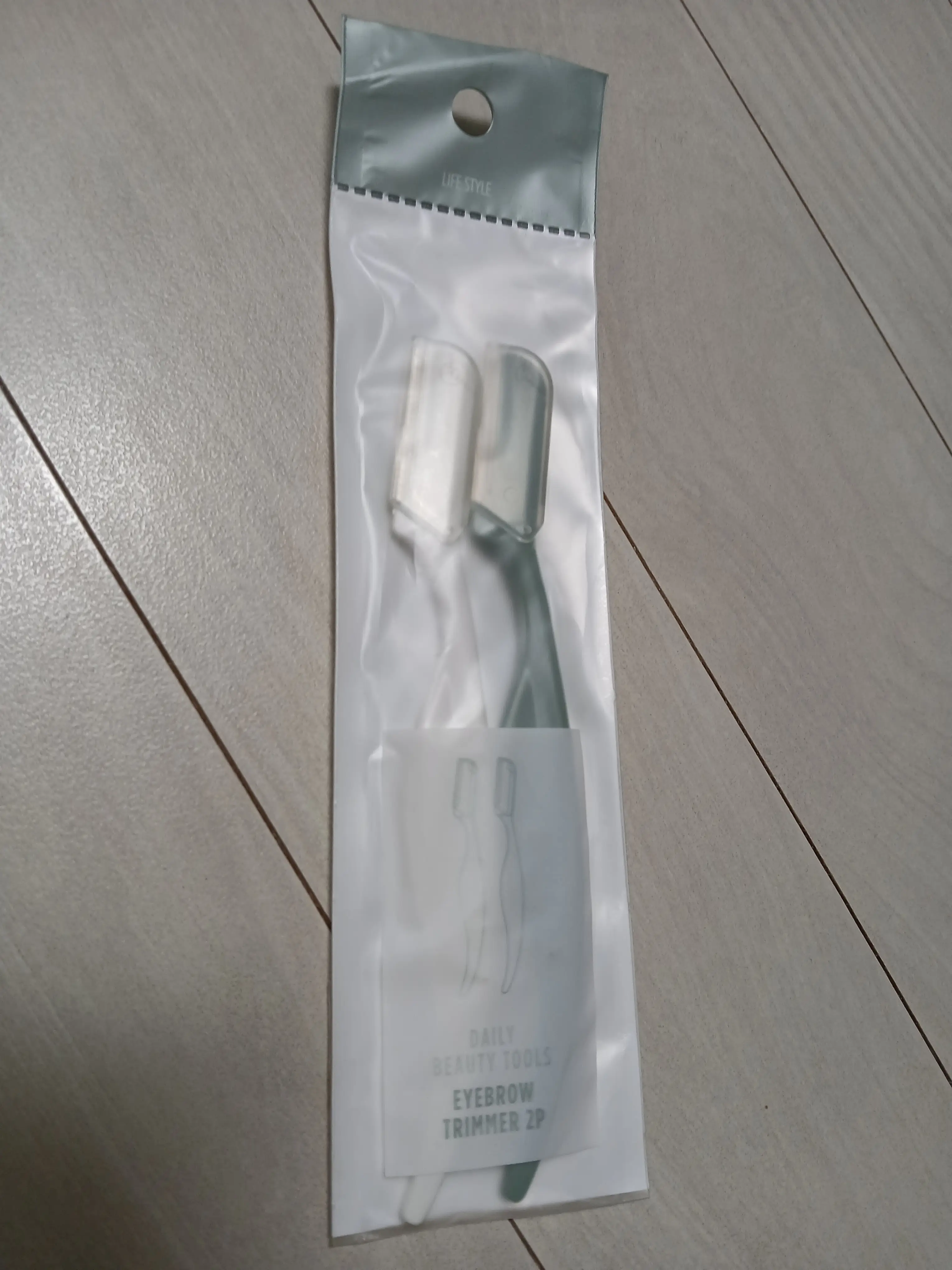 선택된 언니의파우치 리뷰 이미지 - [데일리 뷰티툴즈 눈썹 수정칼 1단]