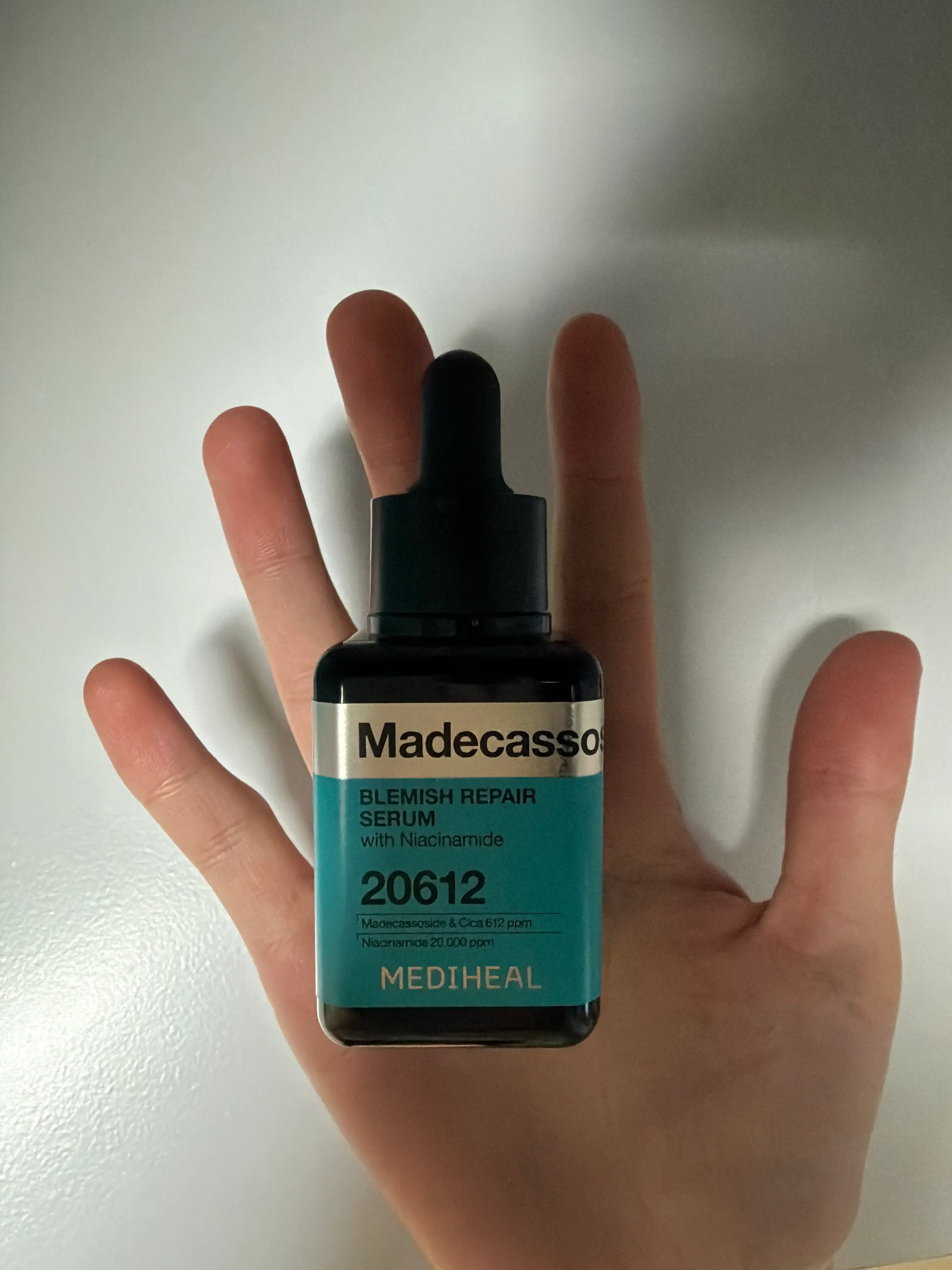 선택된 언니의파우치 리뷰 이미지 - [마데카소사이드 흔적 리페어 세럼]