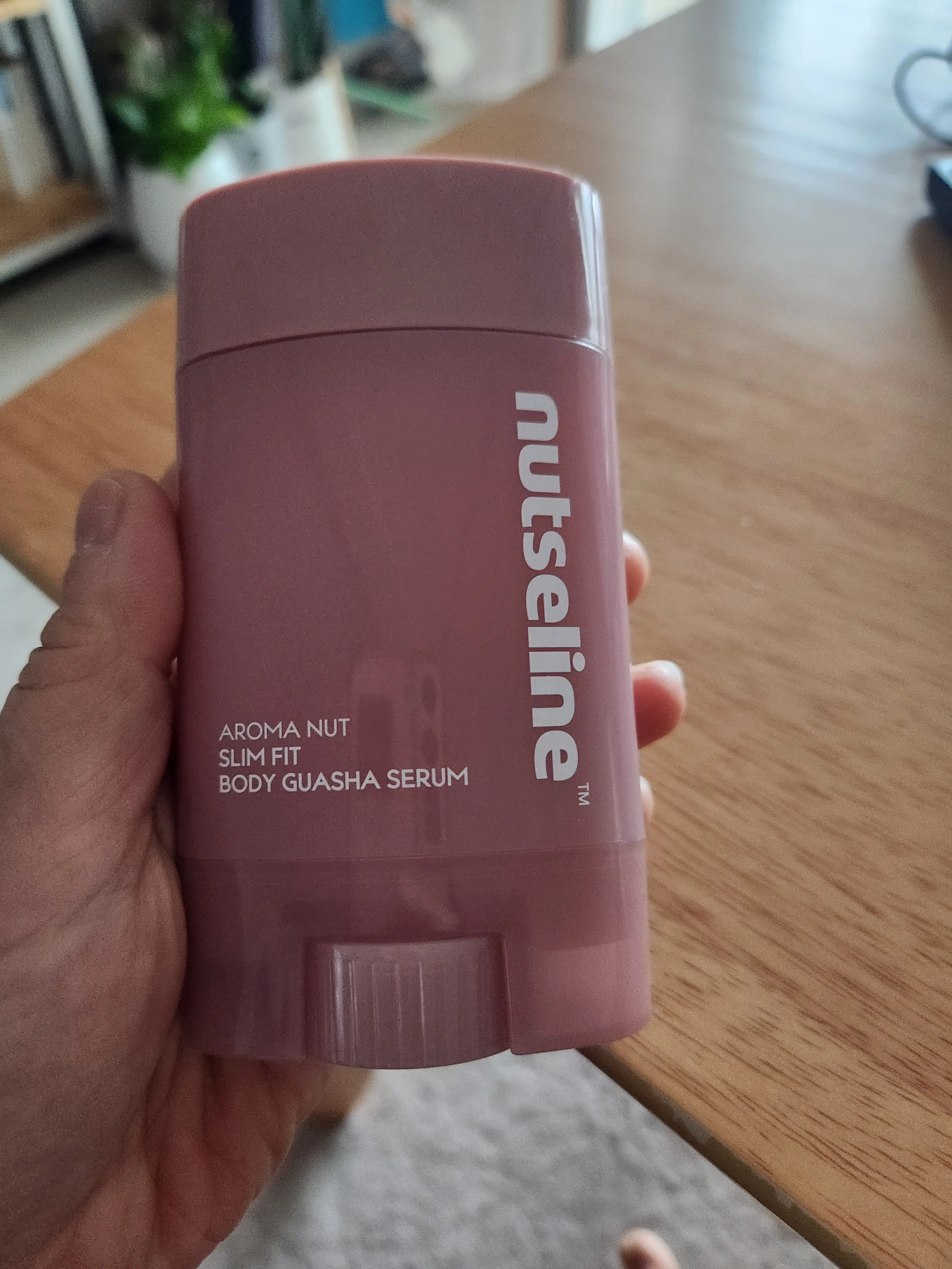 선택된 언니의파우치 리뷰 이미지 - [아로마 넛 슬림핏 바디 괄사 세럼]