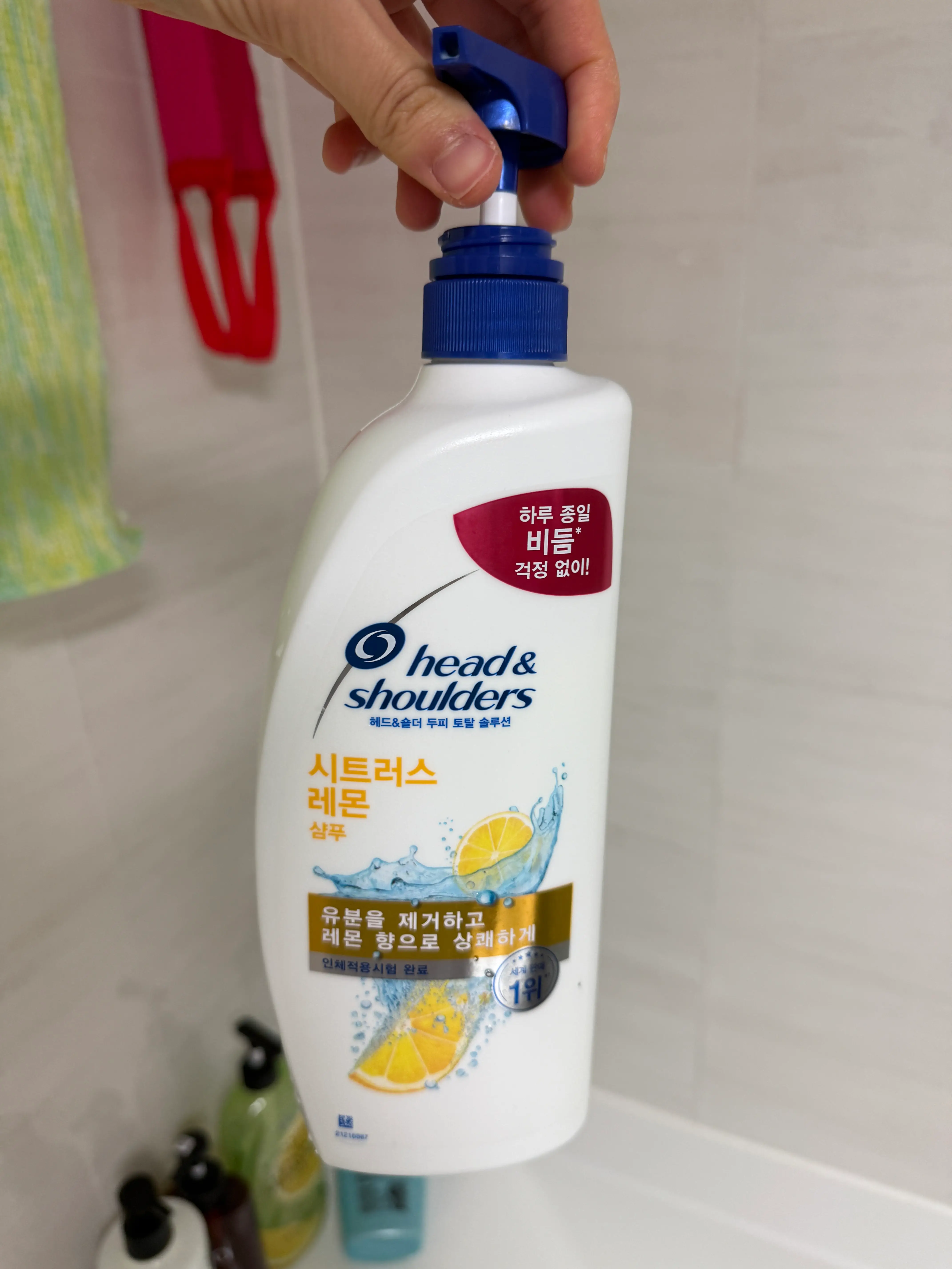 선택된 언니의파우치 리뷰 이미지 - [두피 토탈 솔루션 시트러스 레몬 샴푸]