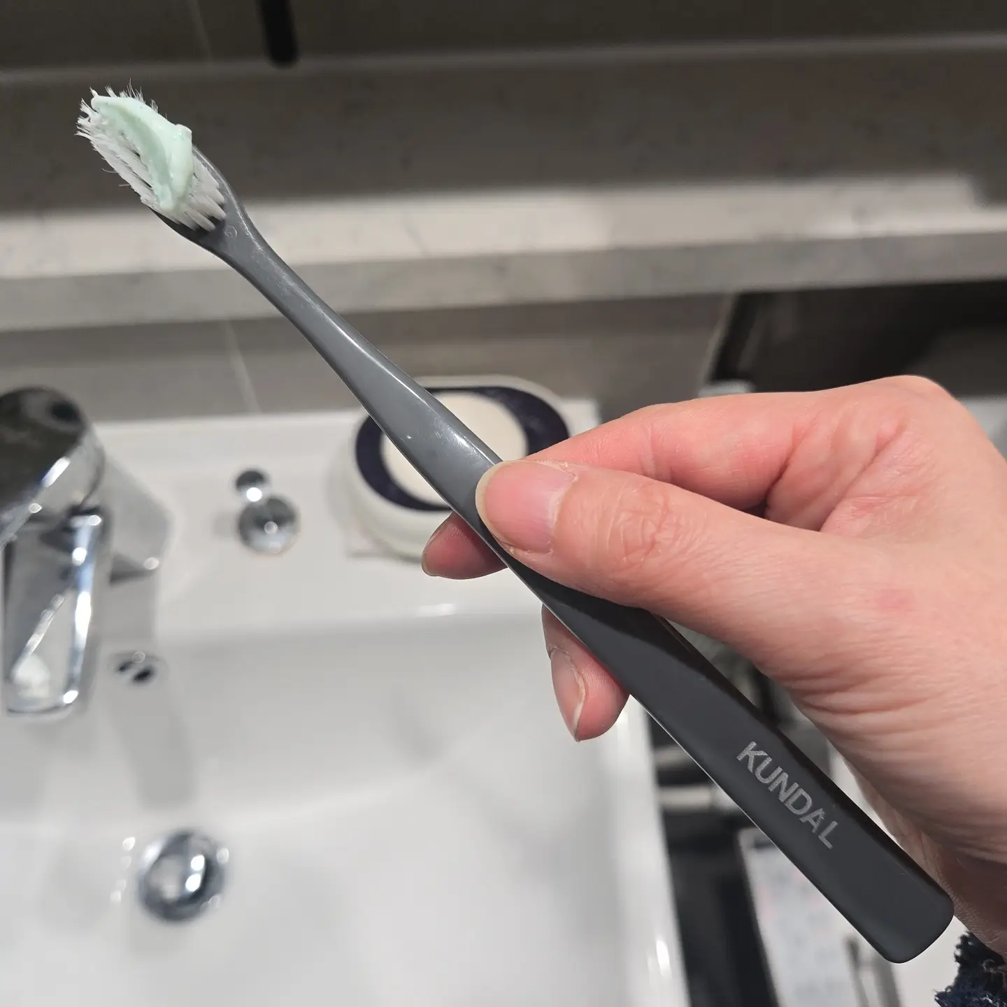 선택된 언니의파우치 리뷰 이미지 - [딥 클린 항균 이중미세모 칫솔 부드러운모]