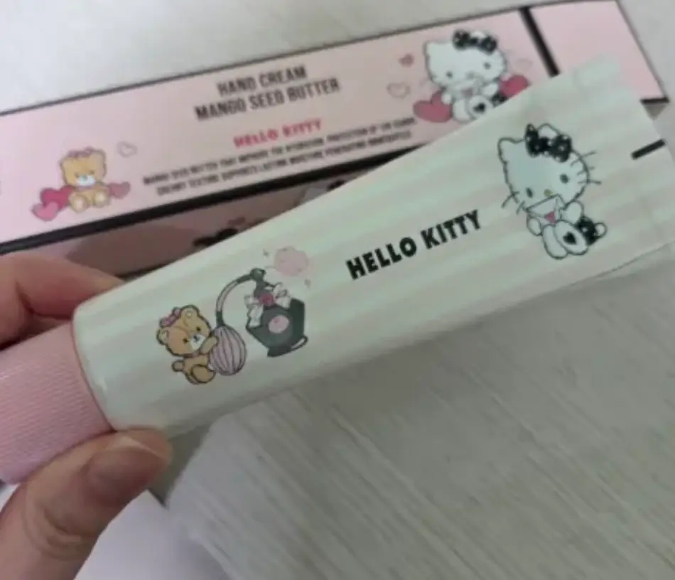 선택된 언니의파우치 리뷰 이미지 - [[헬로키티 콜라보] 퍼퓸 핸드크림]