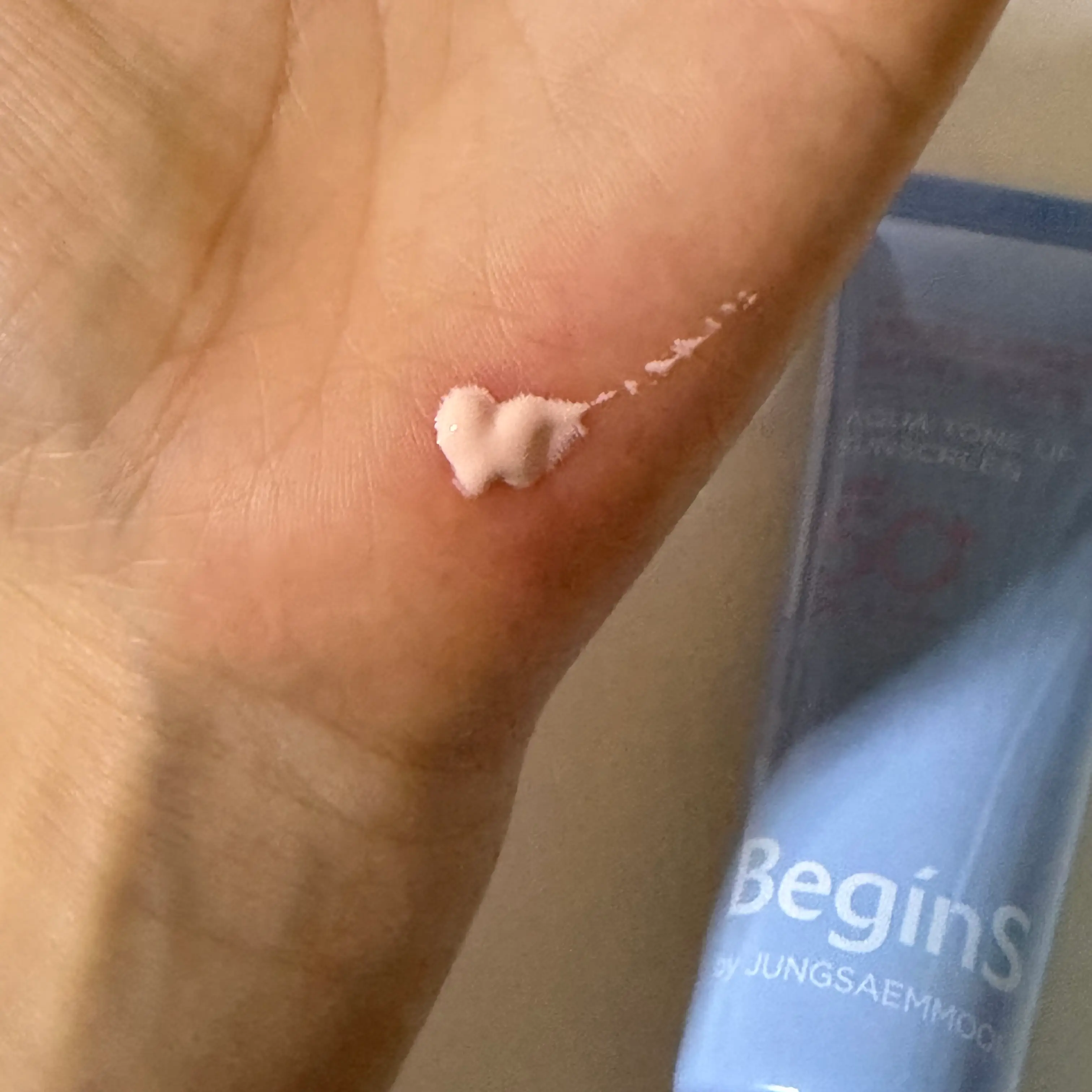 선택된 언니의파우치 리뷰 이미지 - [블루 캐모마일 히알루론산 수분 톤업 선크림]