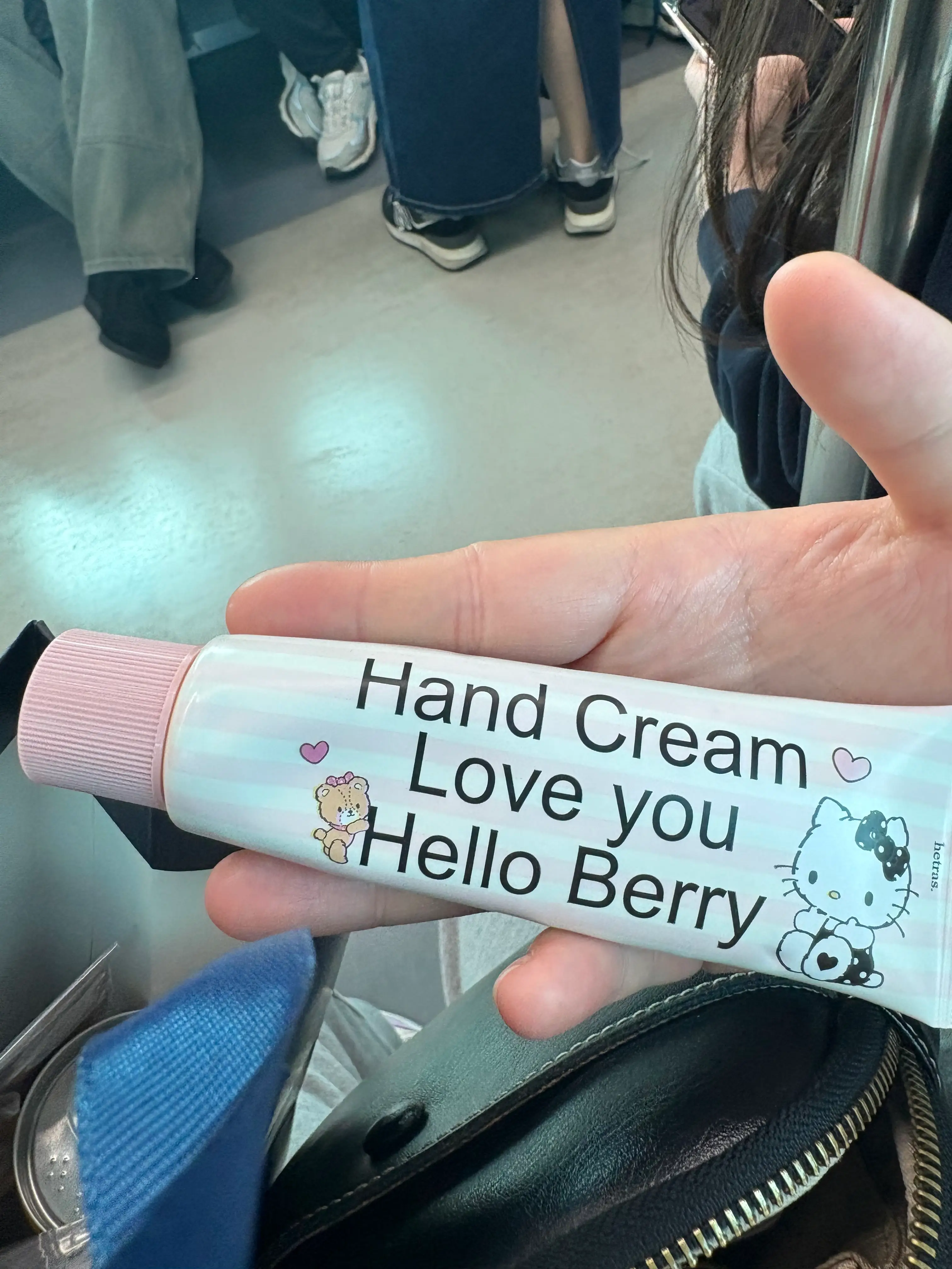 선택된 언니의파우치 리뷰 이미지 - [[헬로키티 콜라보] 퍼퓸 핸드크림]