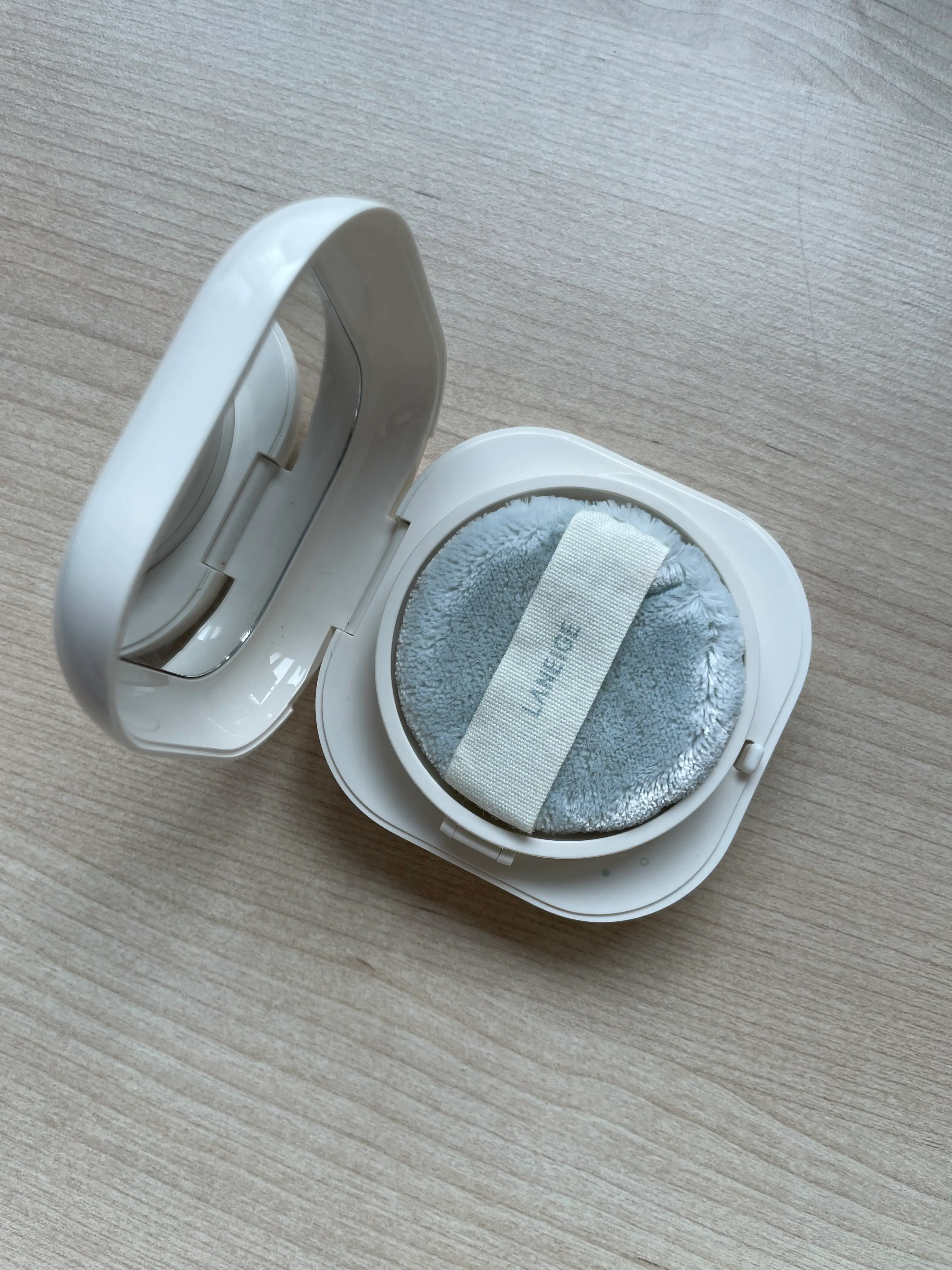 선택된 언니의파우치 리뷰 이미지 - [네오 에센셜 블러링 피니시 파우더]