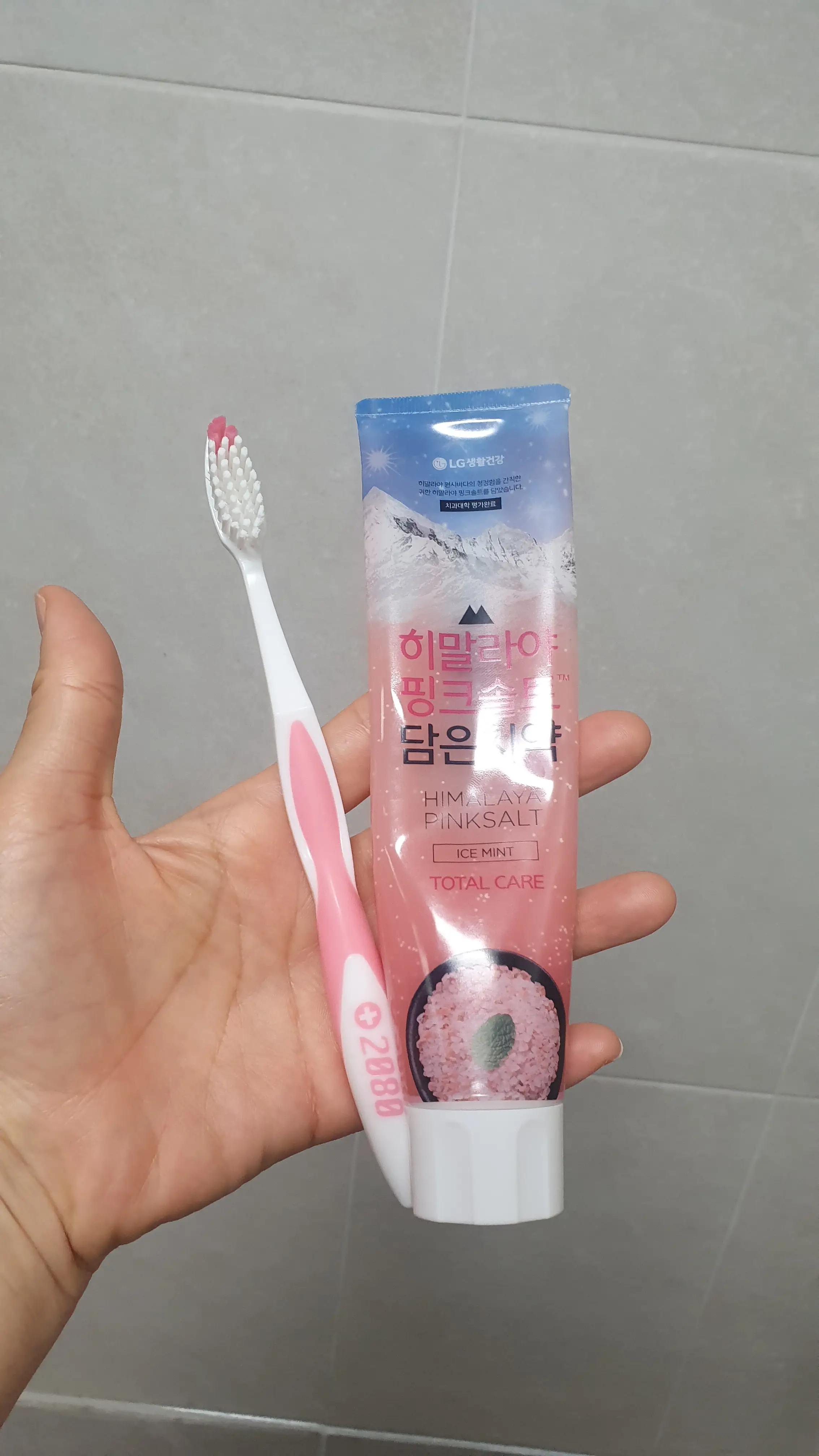 선택된 언니의파우치 리뷰 이미지 - [밤부솔트 히말라야 핑크솔트담은 치약 플로럴]