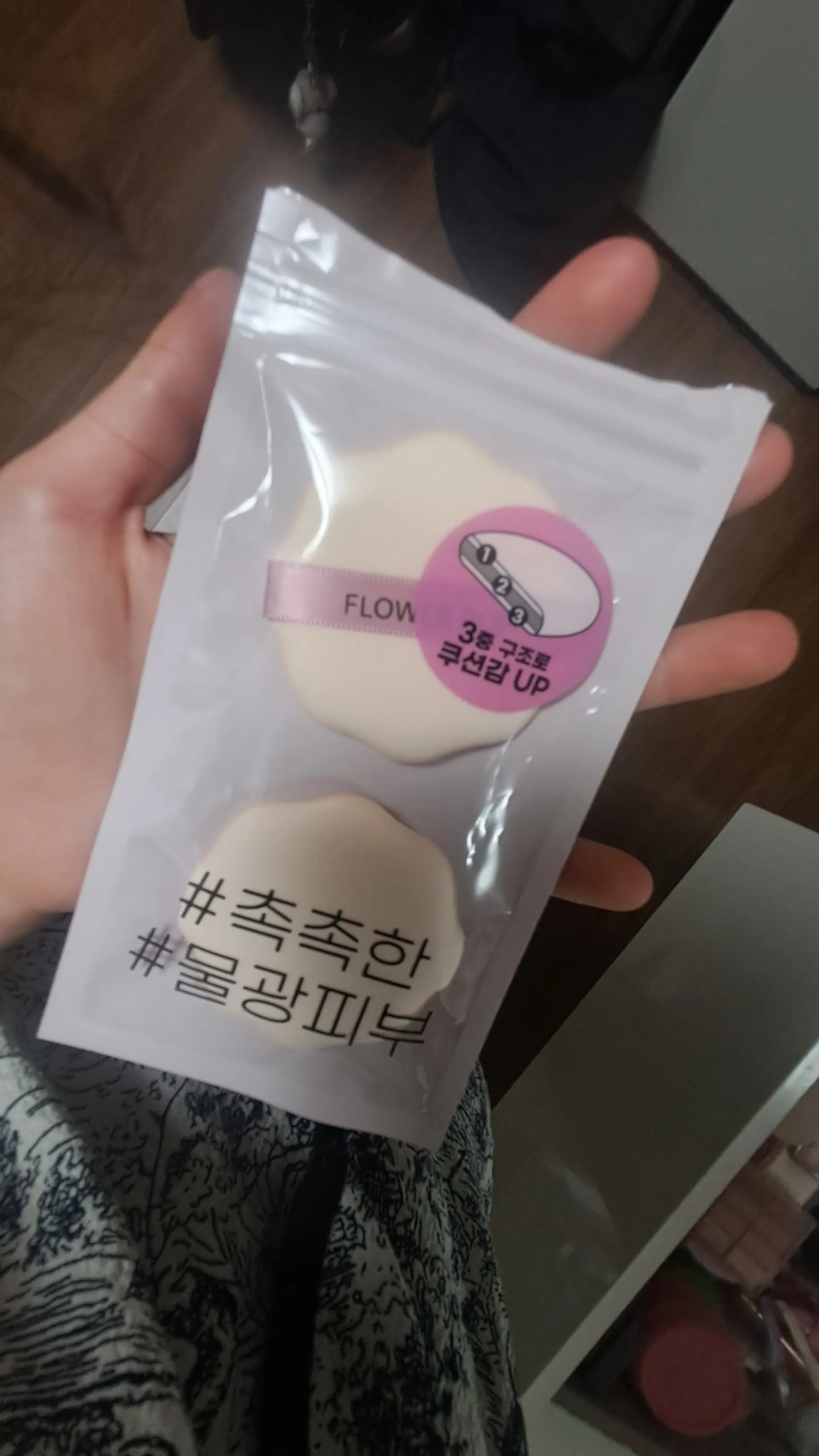 선택된 언니의파우치 리뷰 이미지 - [꽃모양퍼프]