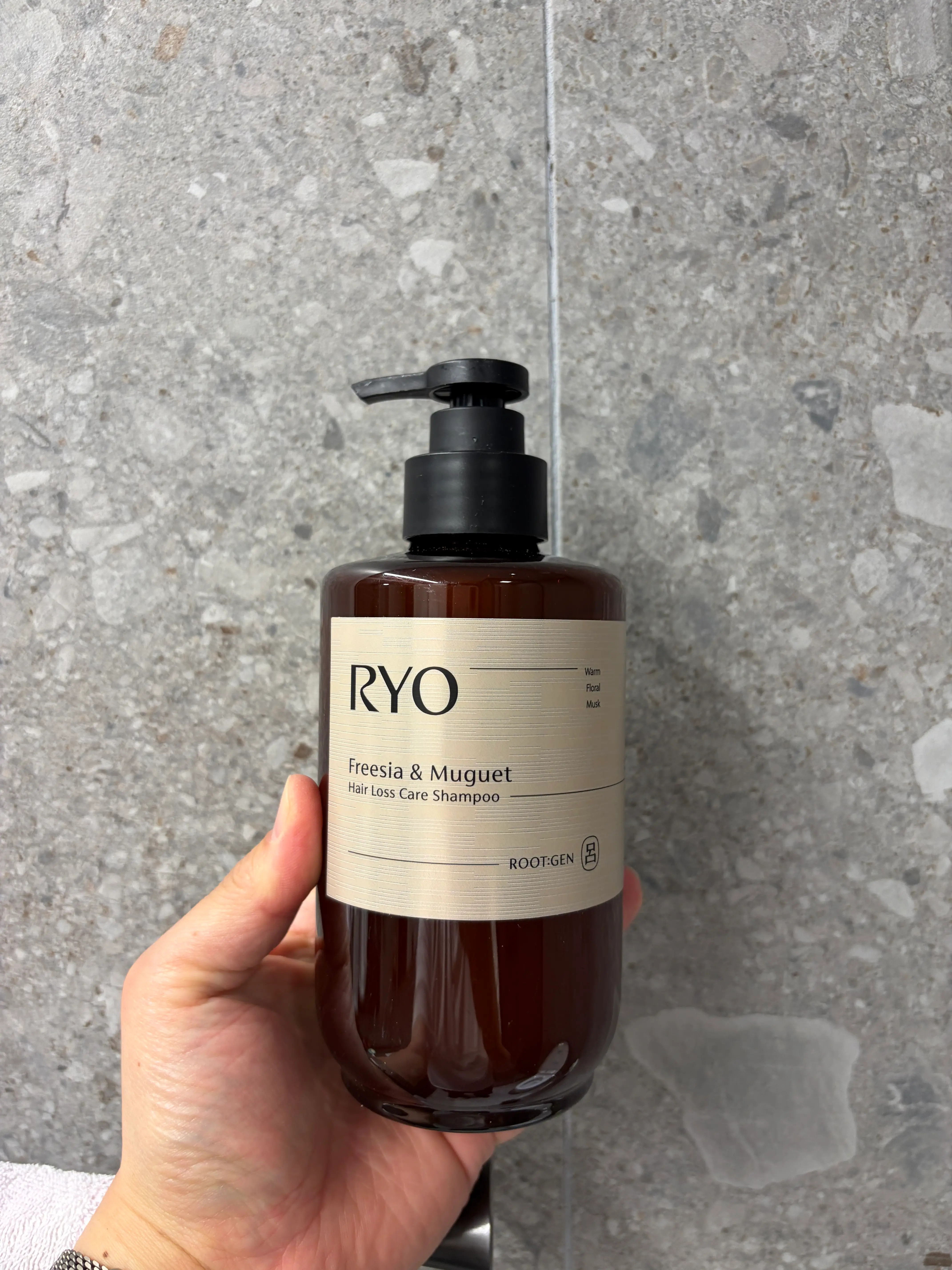 선택된 언니의파우치 리뷰 이미지 - [루트젠 퍼퓸 탈모증상전문케어 샴푸 [프리지아&뮤겟]]