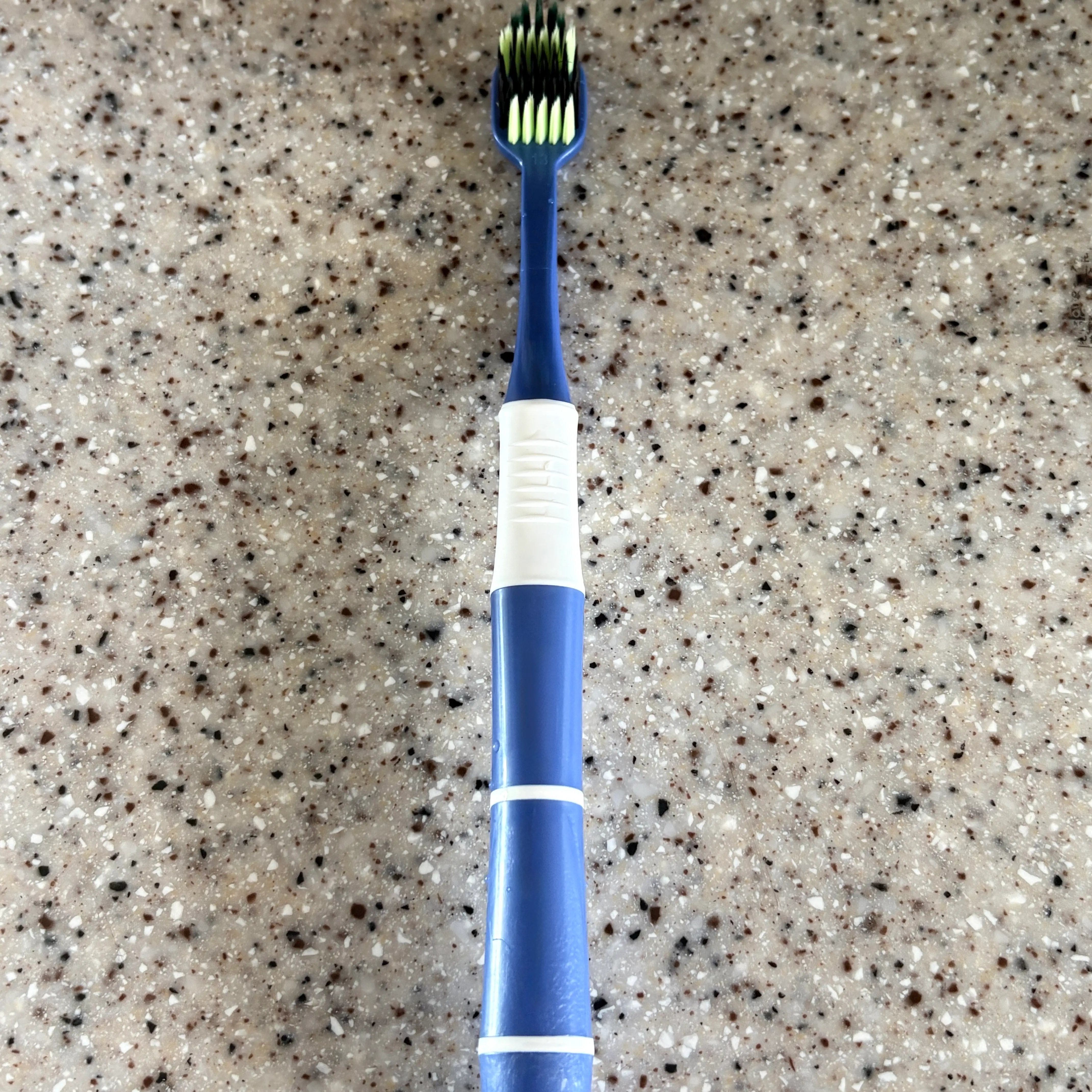 선택된 언니의파우치 리뷰 이미지 - [죽염 8열광폭 치석케어 칫솔]