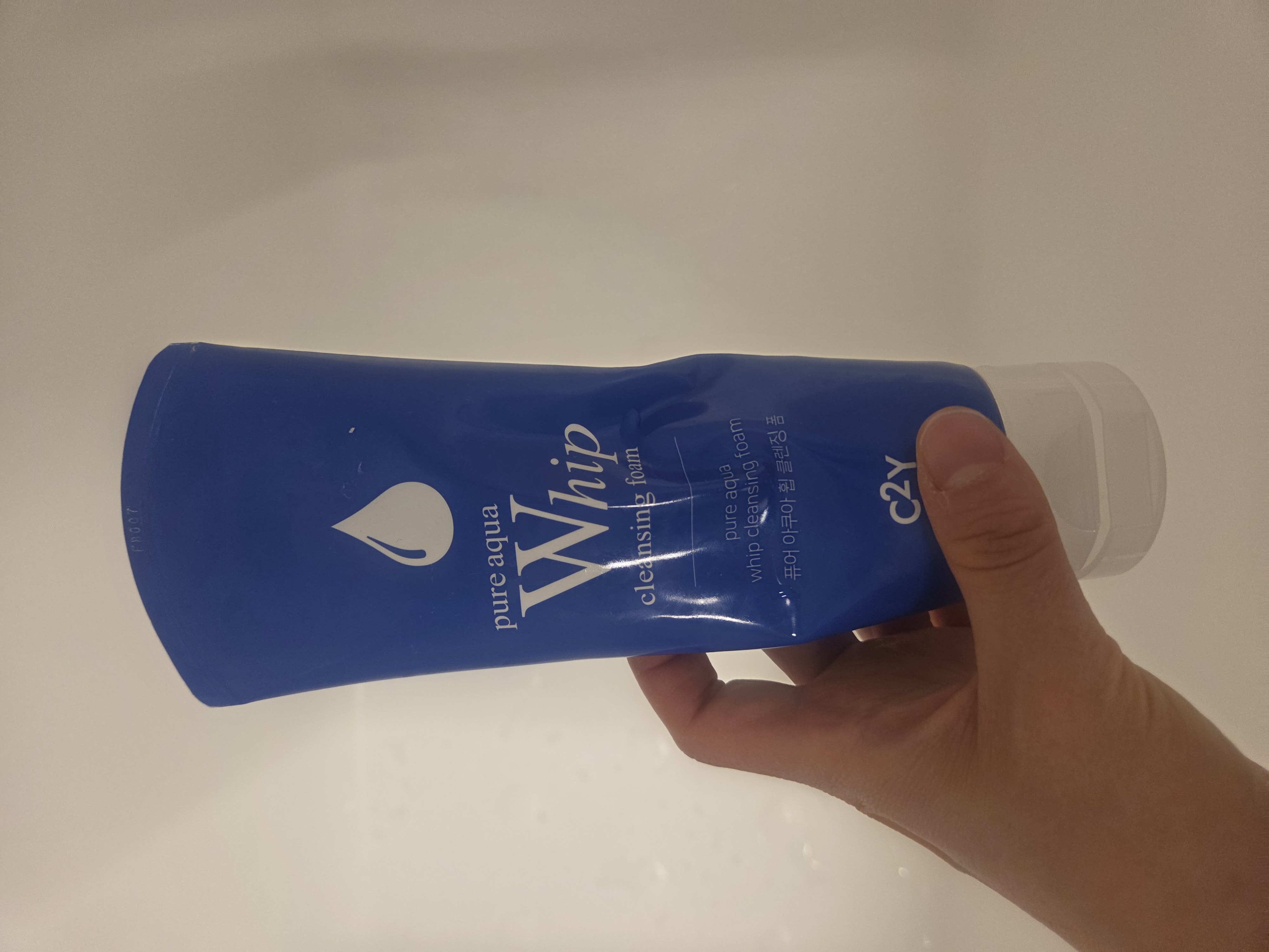 선택된 언니의파우치 리뷰 이미지 - [퓨어 아쿠아 휩 클렌징 폼]