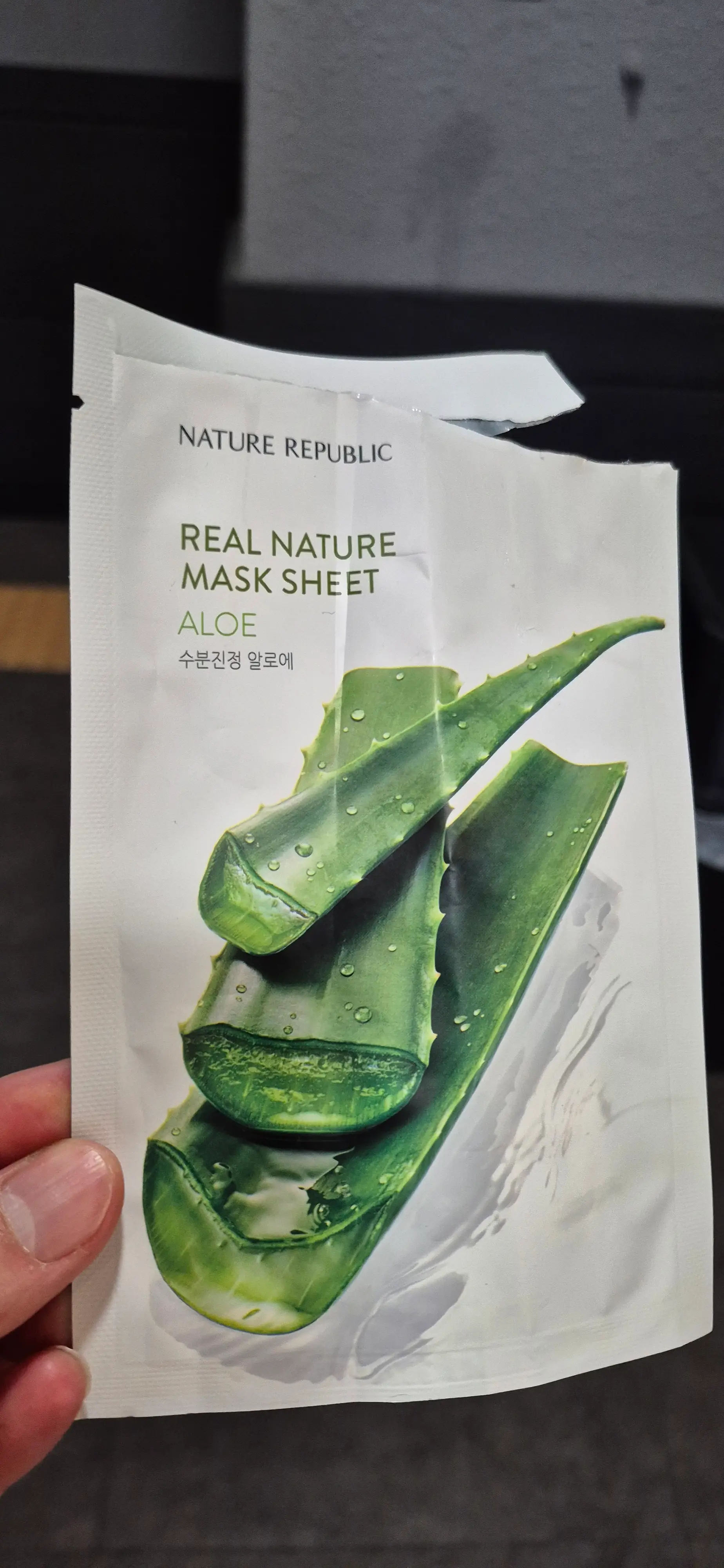 선택된 언니의파우치 리뷰 이미지 - [리얼 네이처 마스크 시트 알로에]