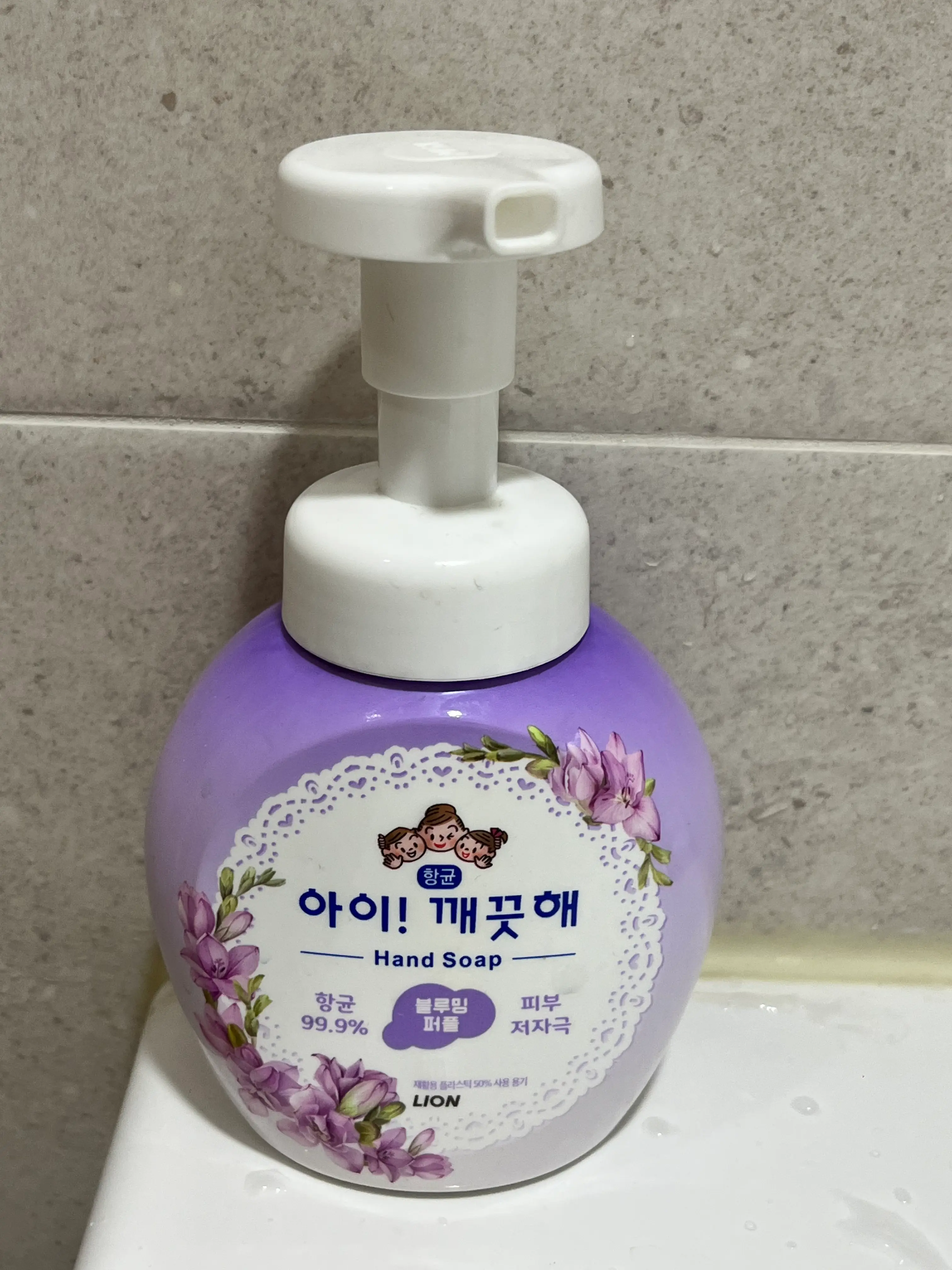 선택된 언니의파우치 리뷰 이미지 - [아이 깨끗해 향균 폼 핸드솝 [블루밍퍼플]]