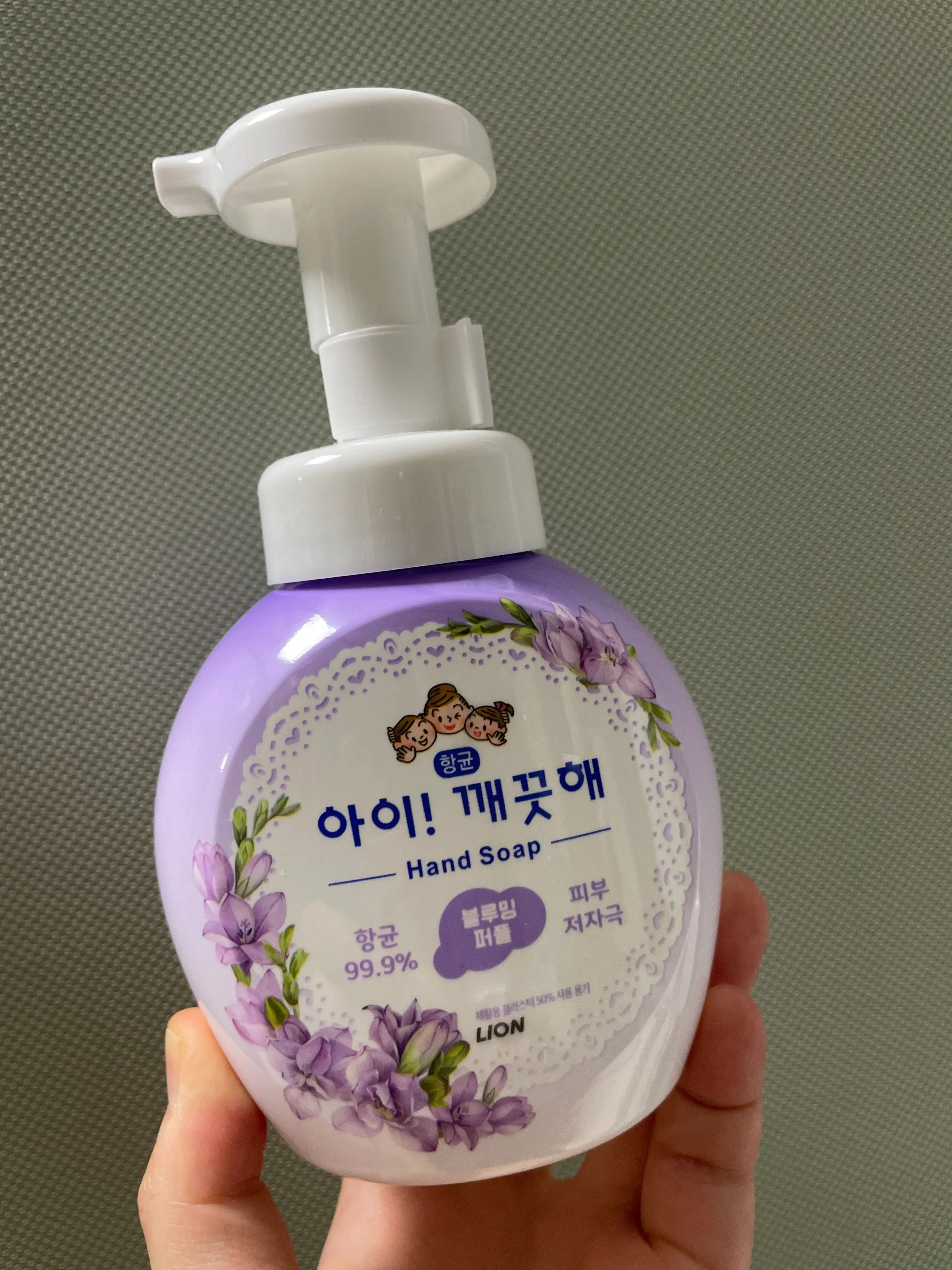 선택된 언니의파우치 리뷰 이미지 - [아이 깨끗해 향균 폼 핸드솝 [블루밍퍼플]]