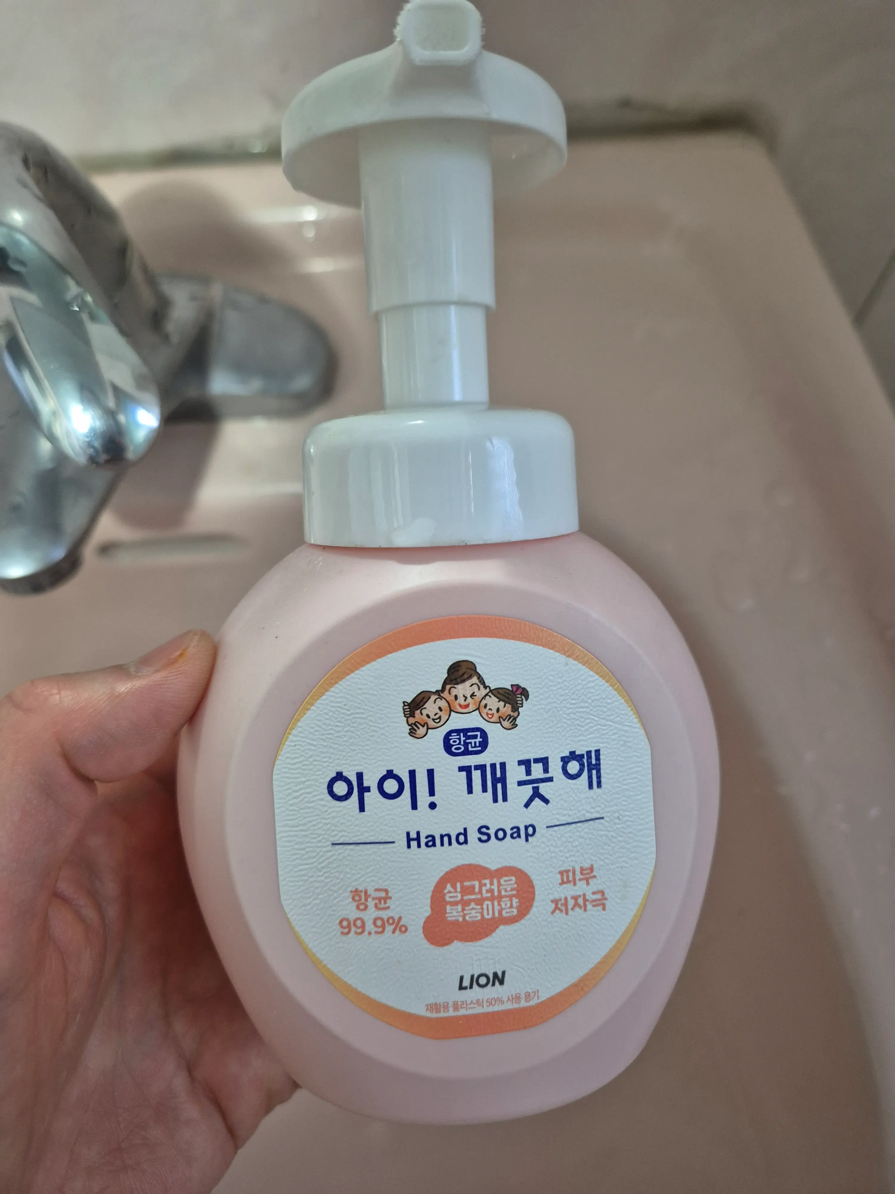 선택된 언니의파우치 리뷰 이미지 - [아이깨끗해 항균 폼 핸드솝 [복숭아향]]