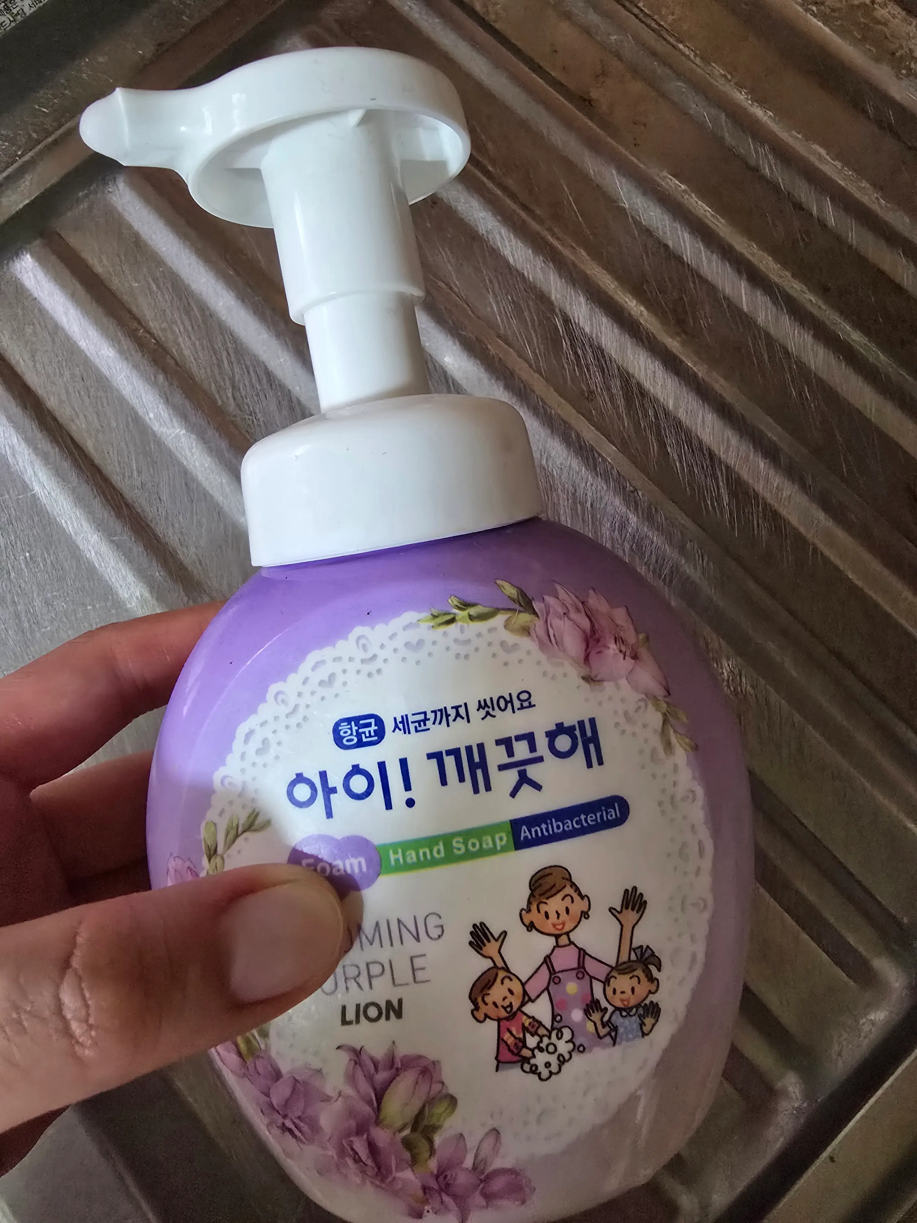 선택된 언니의파우치 리뷰 이미지 - [아이 깨끗해 향균 폼 핸드솝 [블루밍퍼플]]