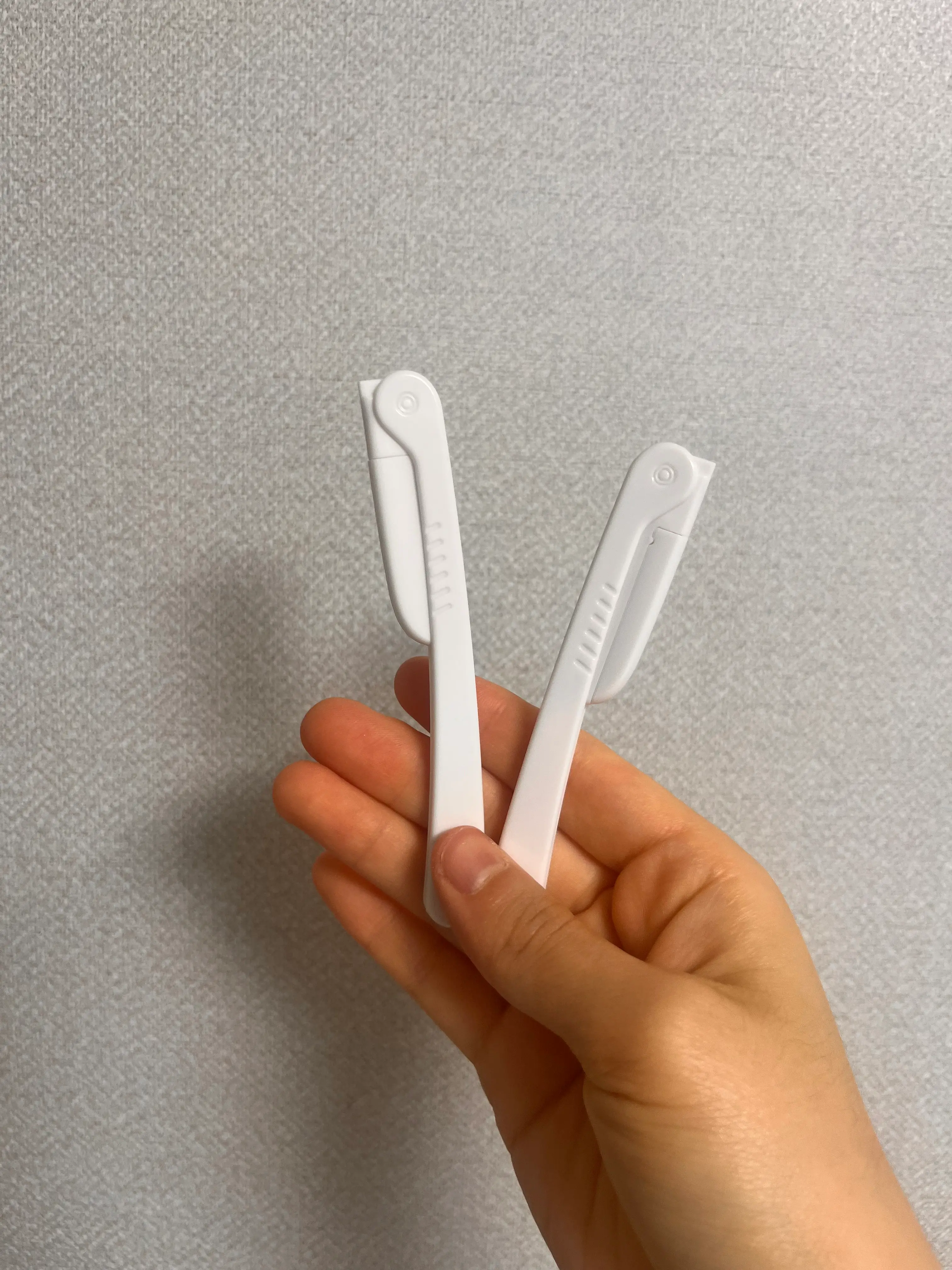 선택된 언니의파우치 리뷰 이미지 - [접이식 눈썹 면도기]