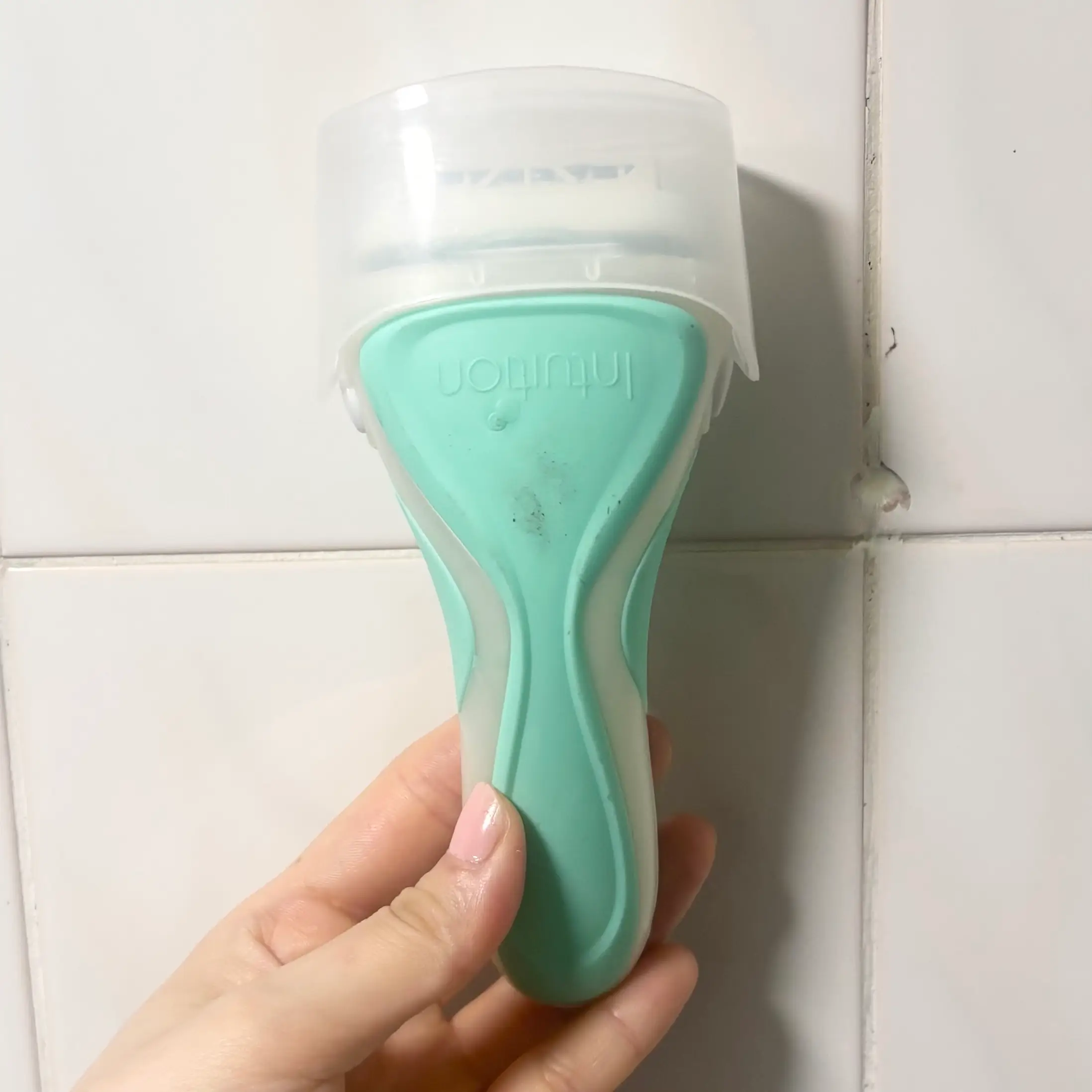 선택된 언니의파우치 리뷰 이미지 - [인튜이션 내추럴 면도기 센시티브 케어]