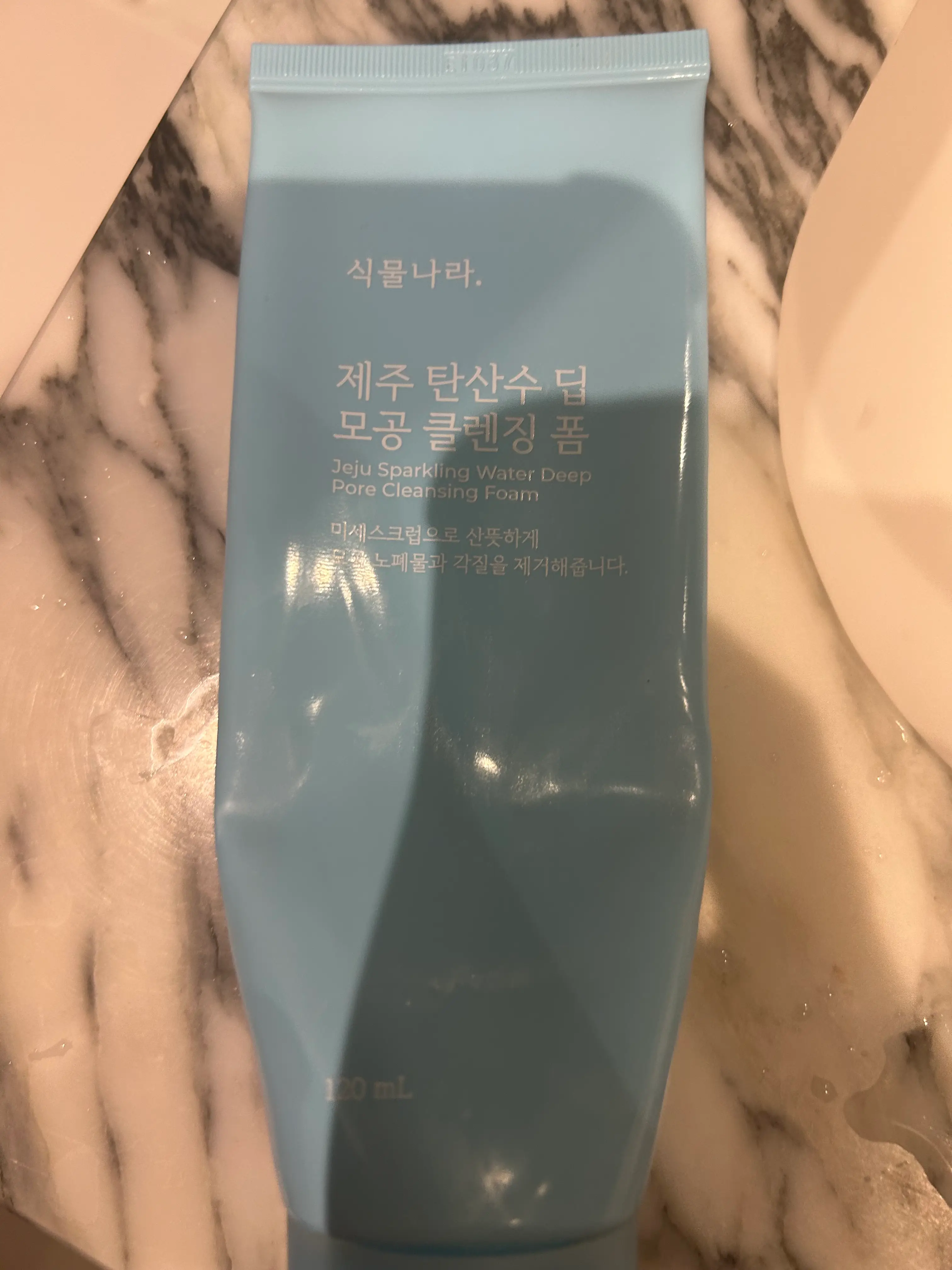 선택된 언니의파우치 리뷰 이미지 - [제주 탄산수 모공 딥 클렌징폼]