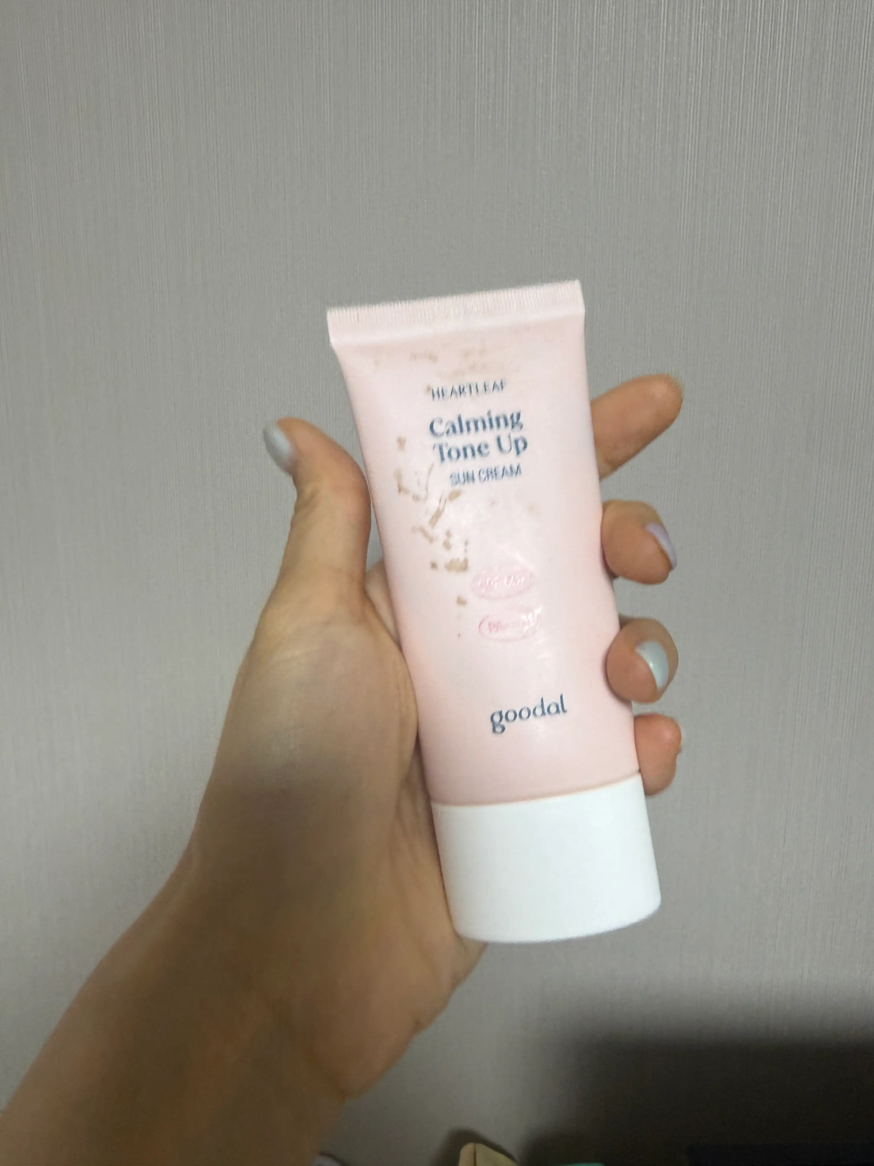 선택된 언니의파우치 리뷰 이미지 - [맑은 어성초 진정 수분 톤업 선크림]