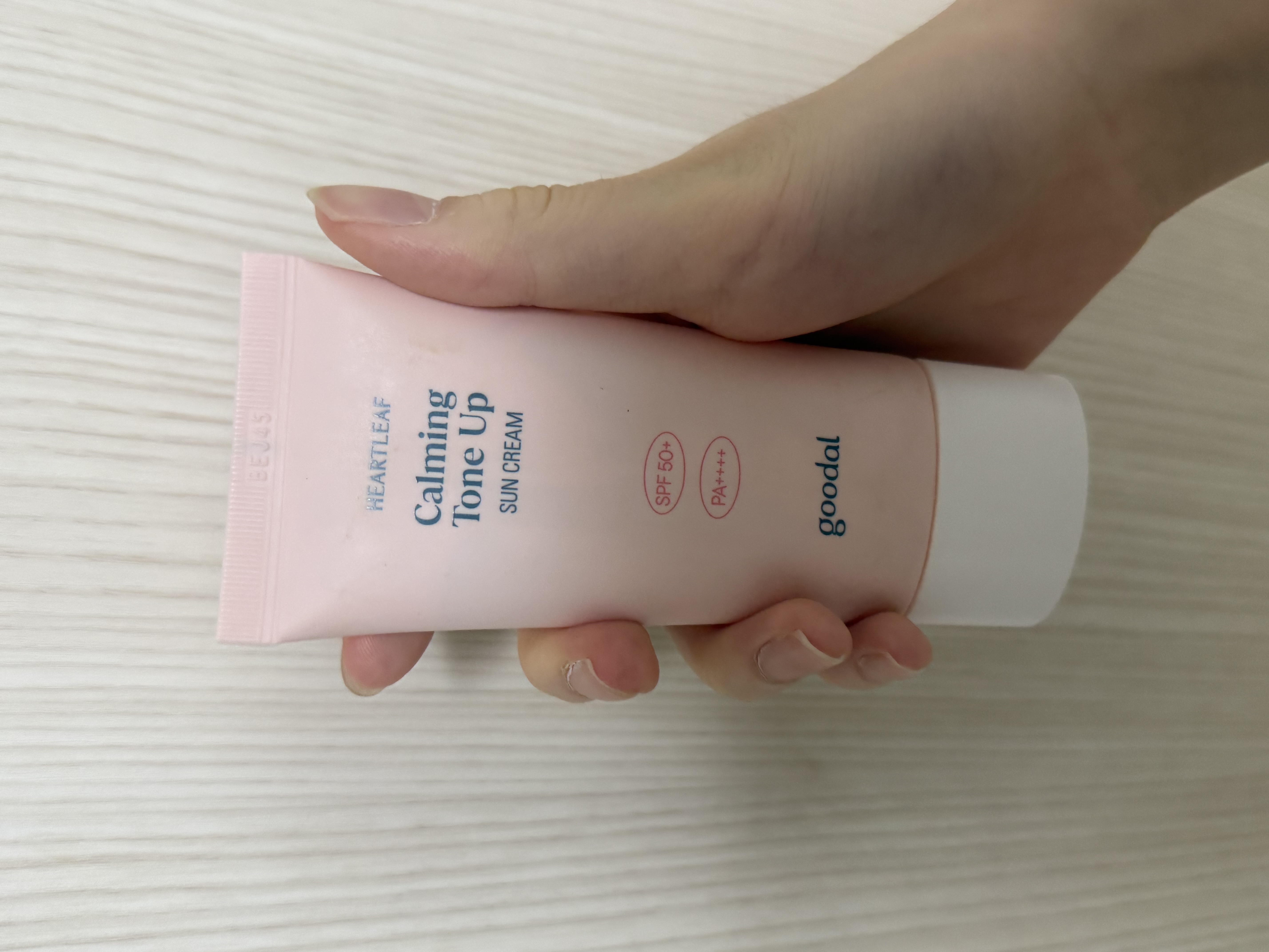 선택된 언니의파우치 리뷰 이미지 - [맑은 어성초 진정 수분 톤업 선크림]