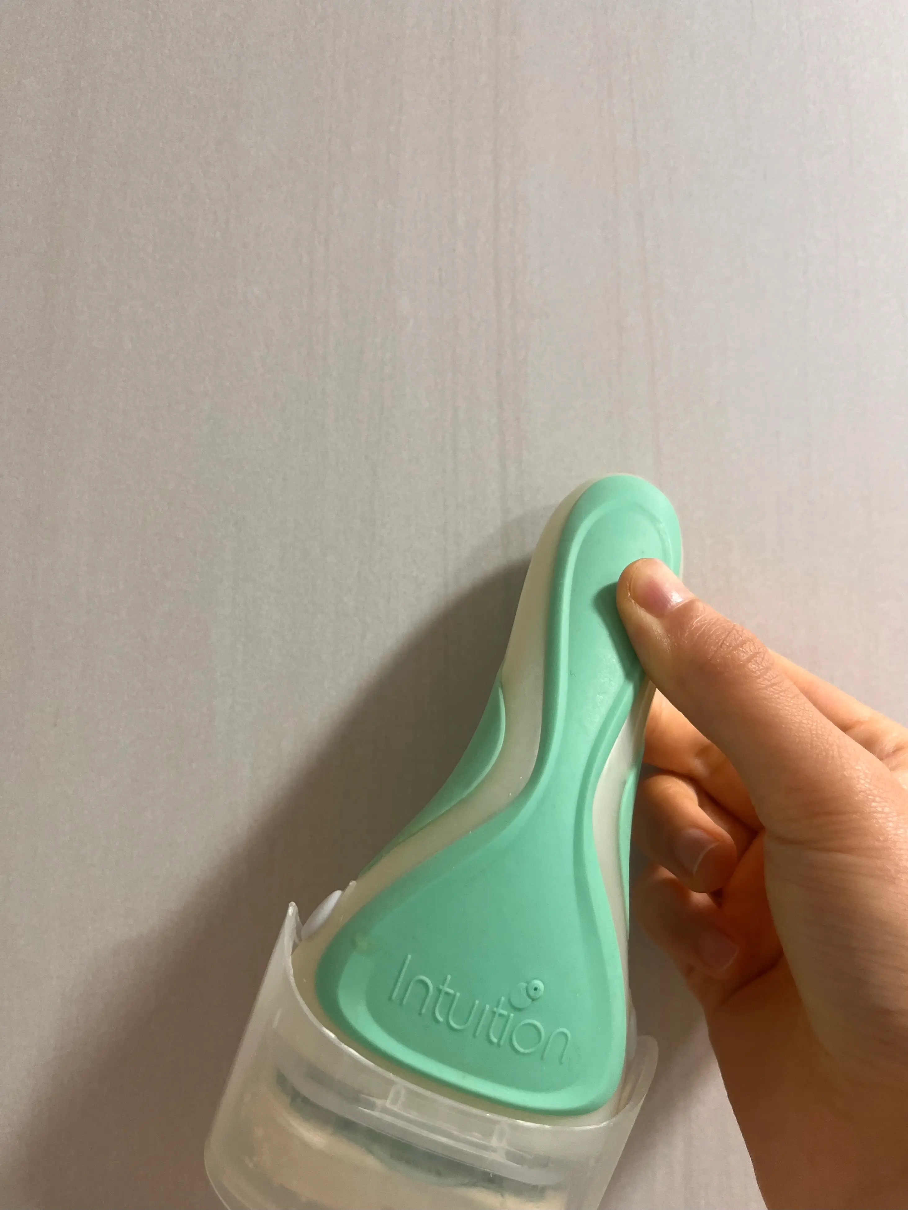 선택된 언니의파우치 리뷰 이미지 - [인튜이션 내추럴 면도기 센시티브 케어]