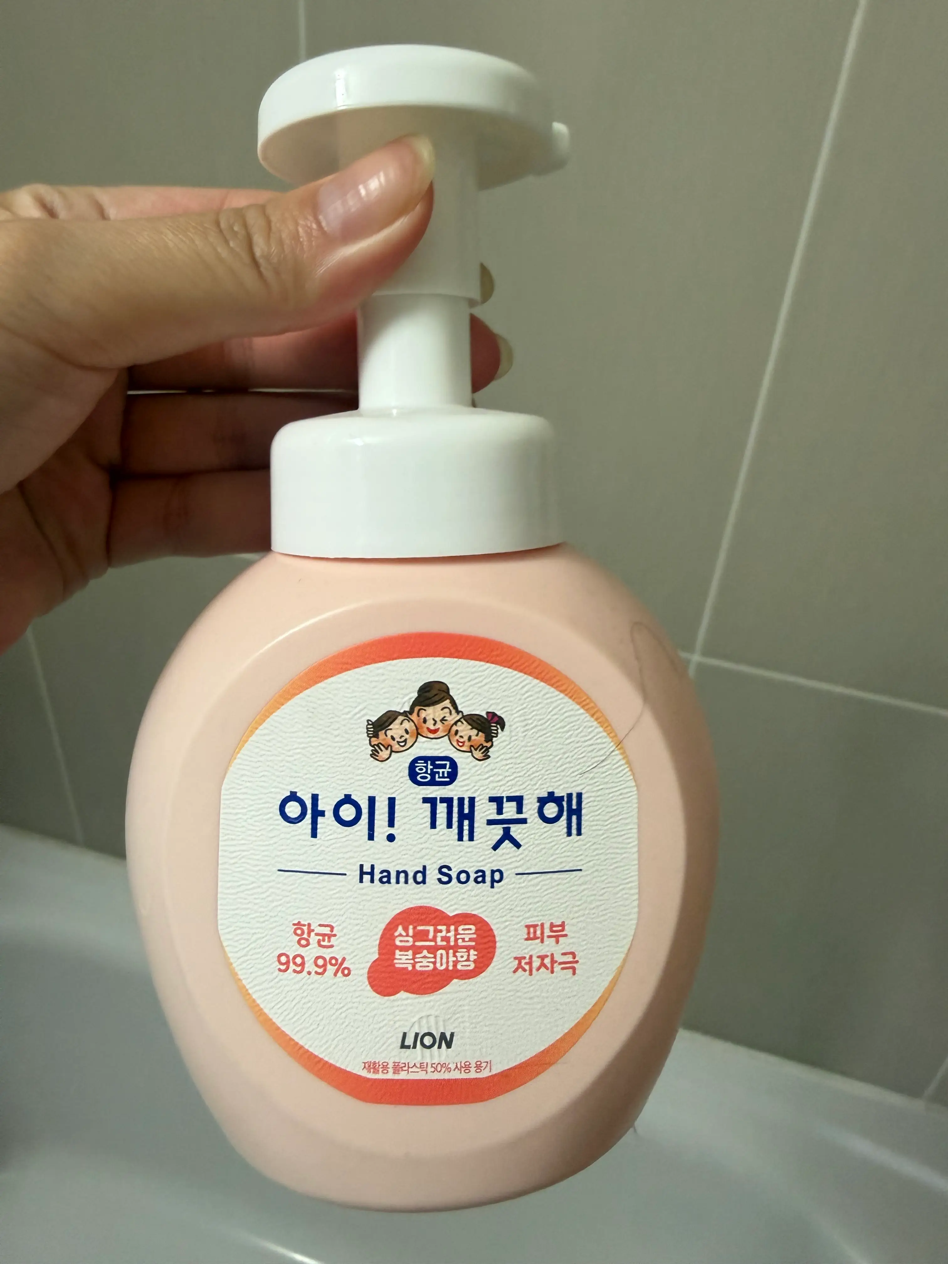 선택된 언니의파우치 리뷰 이미지 - [아이깨끗해 항균 폼 핸드솝 [복숭아향]]