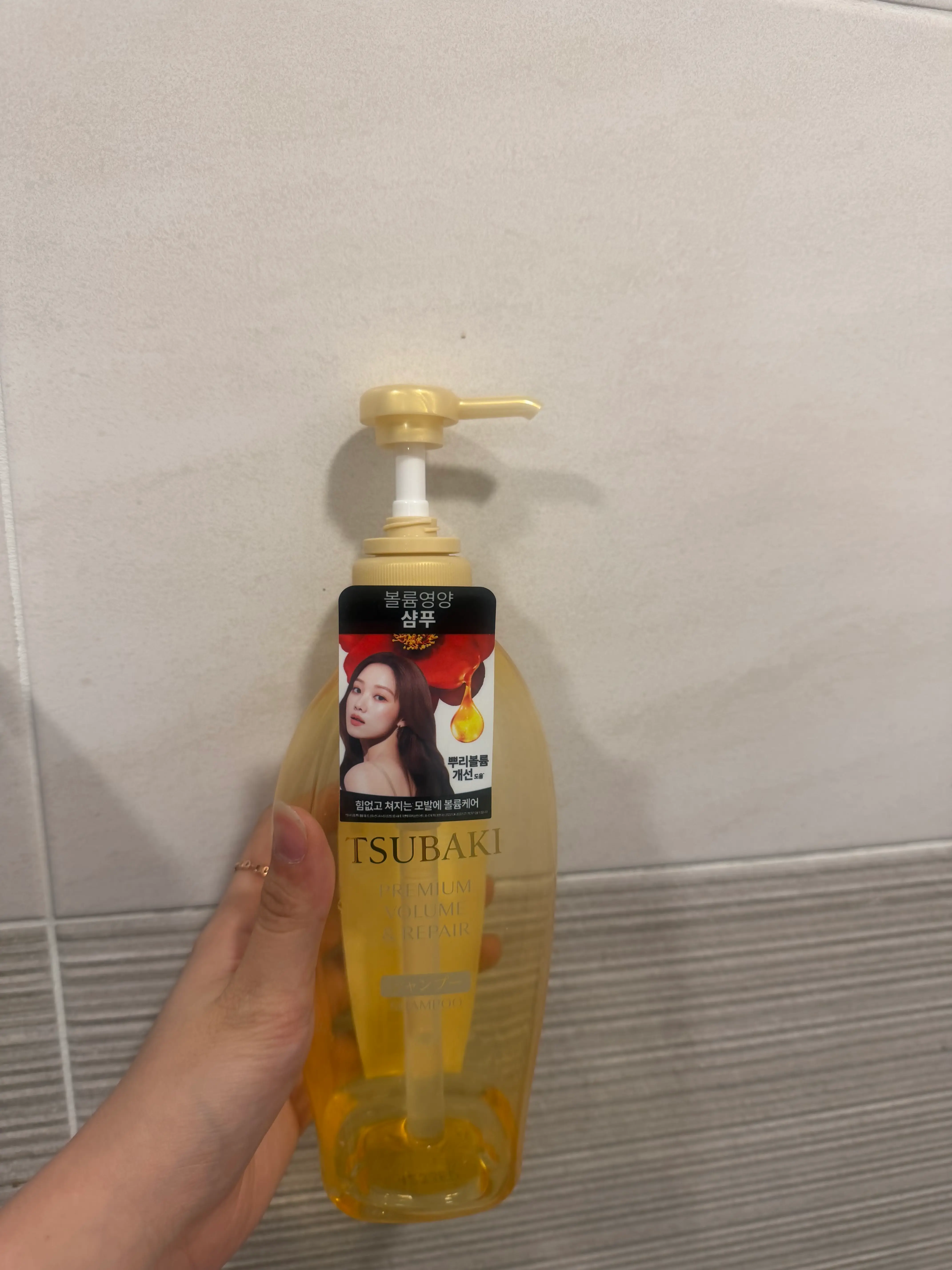 선택된 언니의파우치 리뷰 이미지 - [프리미엄 볼륨 앤 리페어 샴푸]