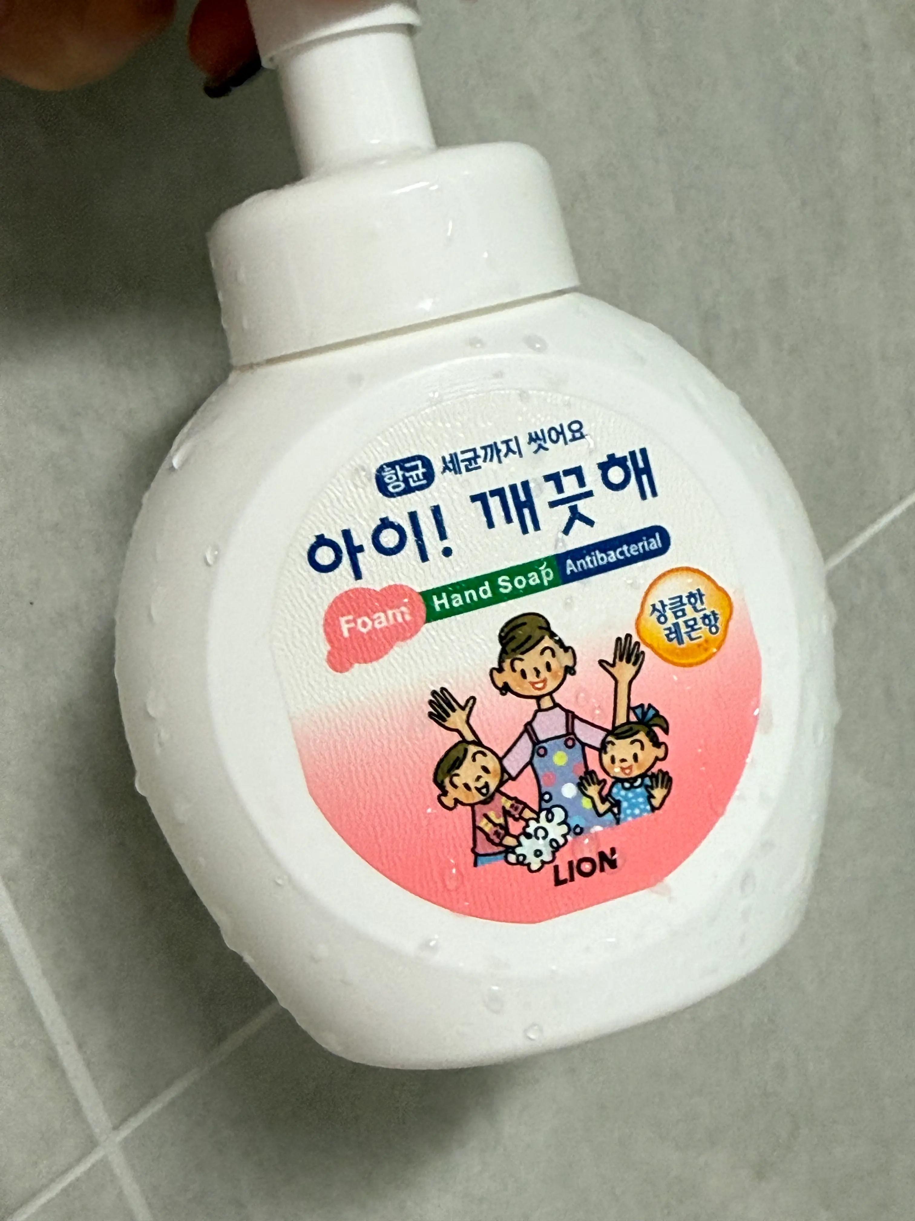 선택된 언니의파우치 리뷰 이미지 - [아이깨끗해 항균 폼 핸드솝 [레몬향]]