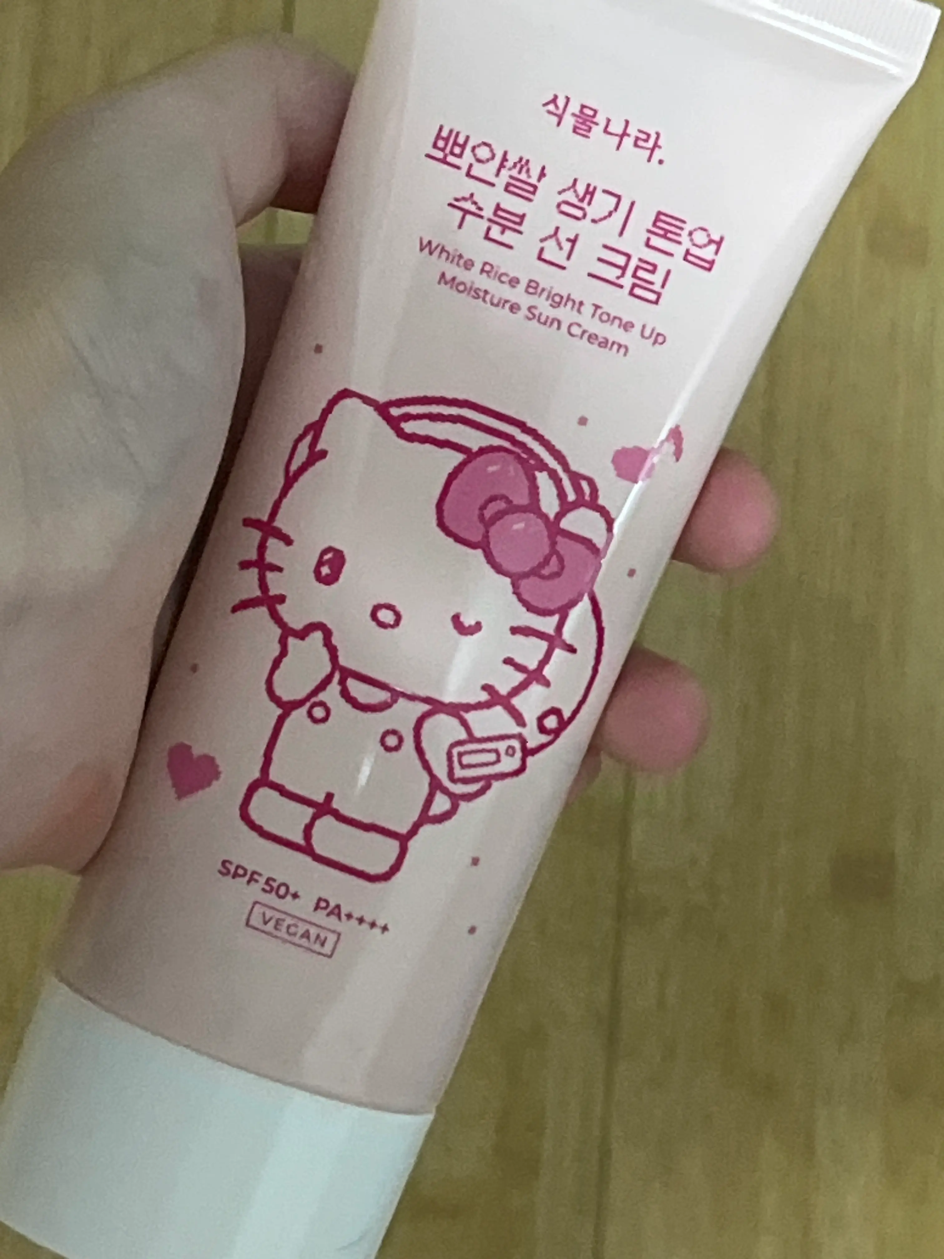 선택된 언니의파우치 리뷰 이미지 - [뽀얀쌀 생기 톤업 수분 선 크림]