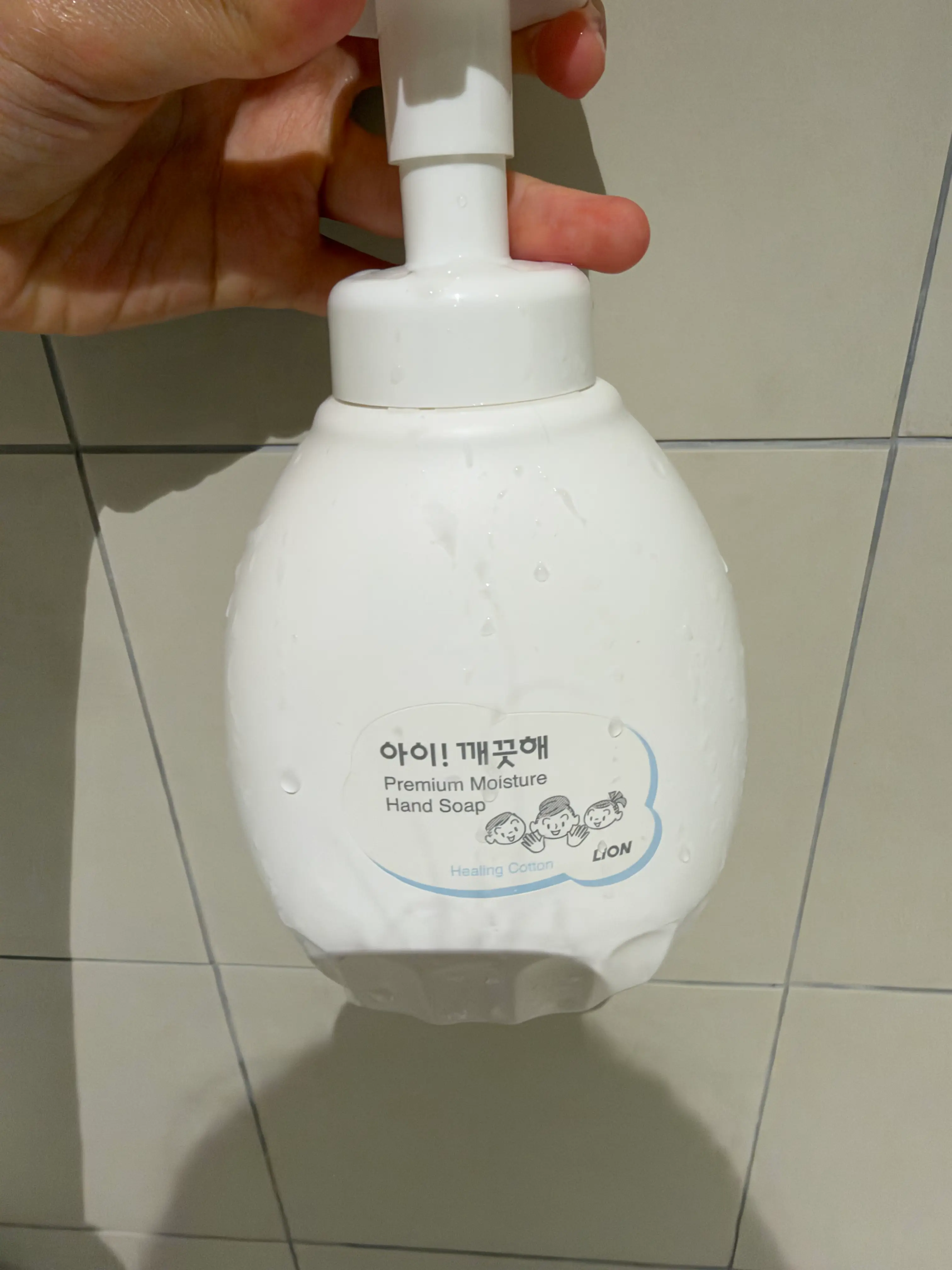선택된 언니의파우치 리뷰 이미지 - [아이 깨끗해 프리미엄 모이스처 폼 핸드솝 [힐링코튼]]