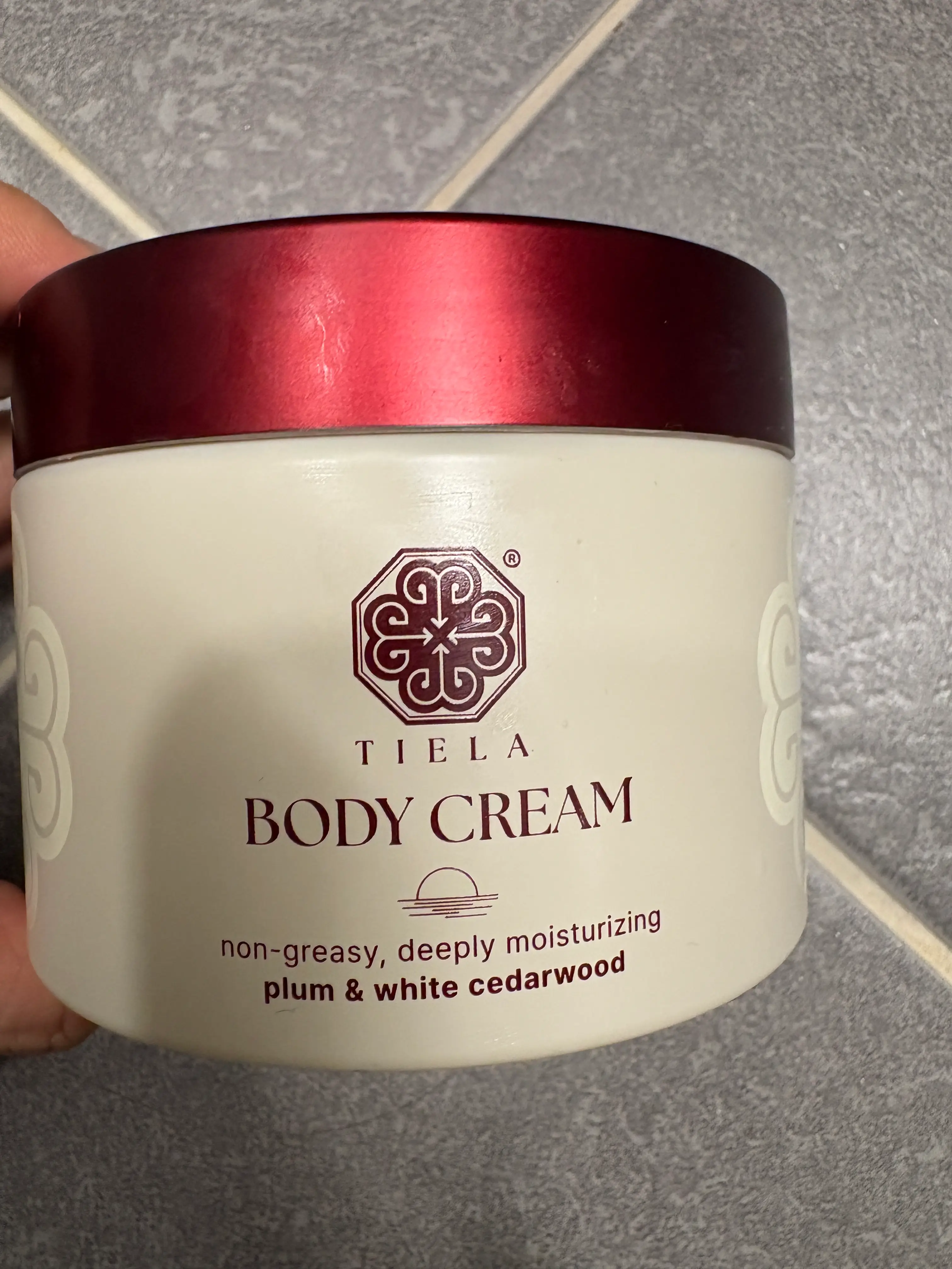 선택된 언니의파우치 리뷰 이미지 - [퍼퓸 너리싱 바디크림]