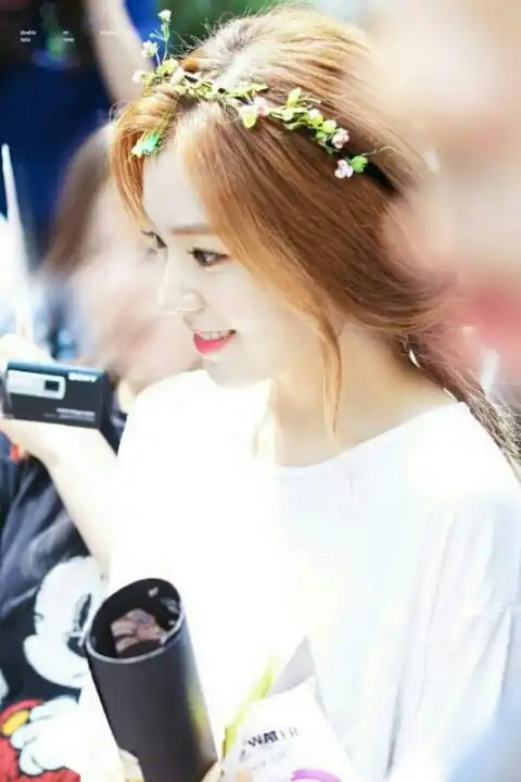 여고생A