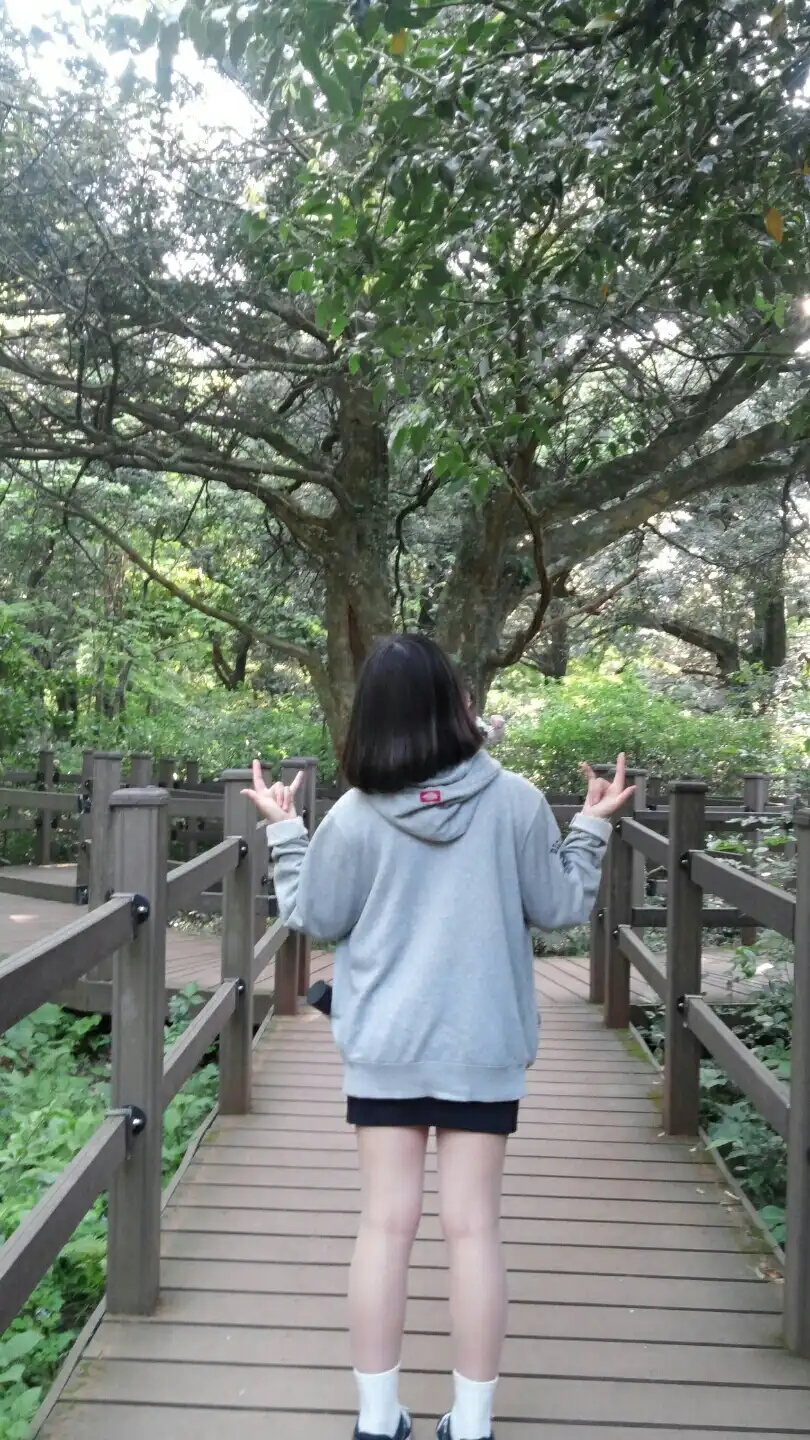숏컷여학생