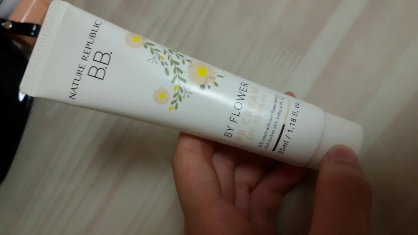 선택된 언니의파우치 리뷰 이미지 - [바이 플라워 비비크림 SPF35 PA++ 1호 화사한 비비]