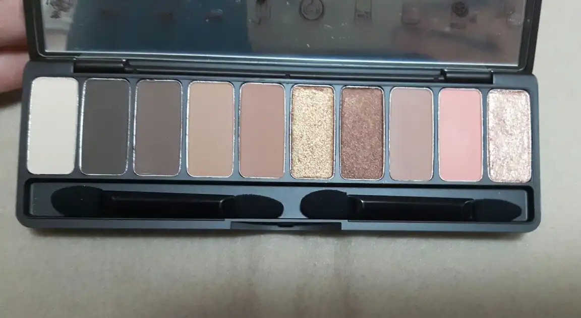 플레이 컬러 아이즈 [인 더 까페]