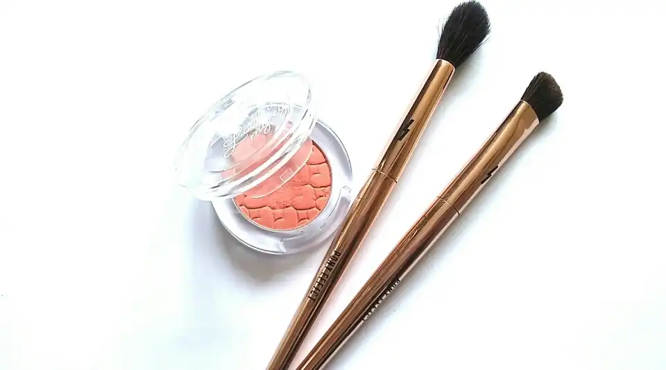 룩 앳 마이 아이즈 카페 [OR203 수줍은 손깍지]