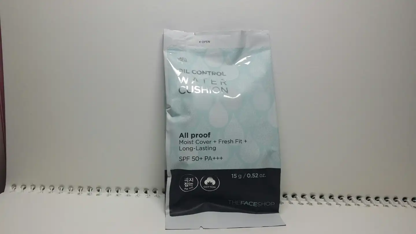 언니의파우치 리뷰 이미지 3 - [ 피지 잡는 수분 쿠션 [V203 내추럴 베이지]]