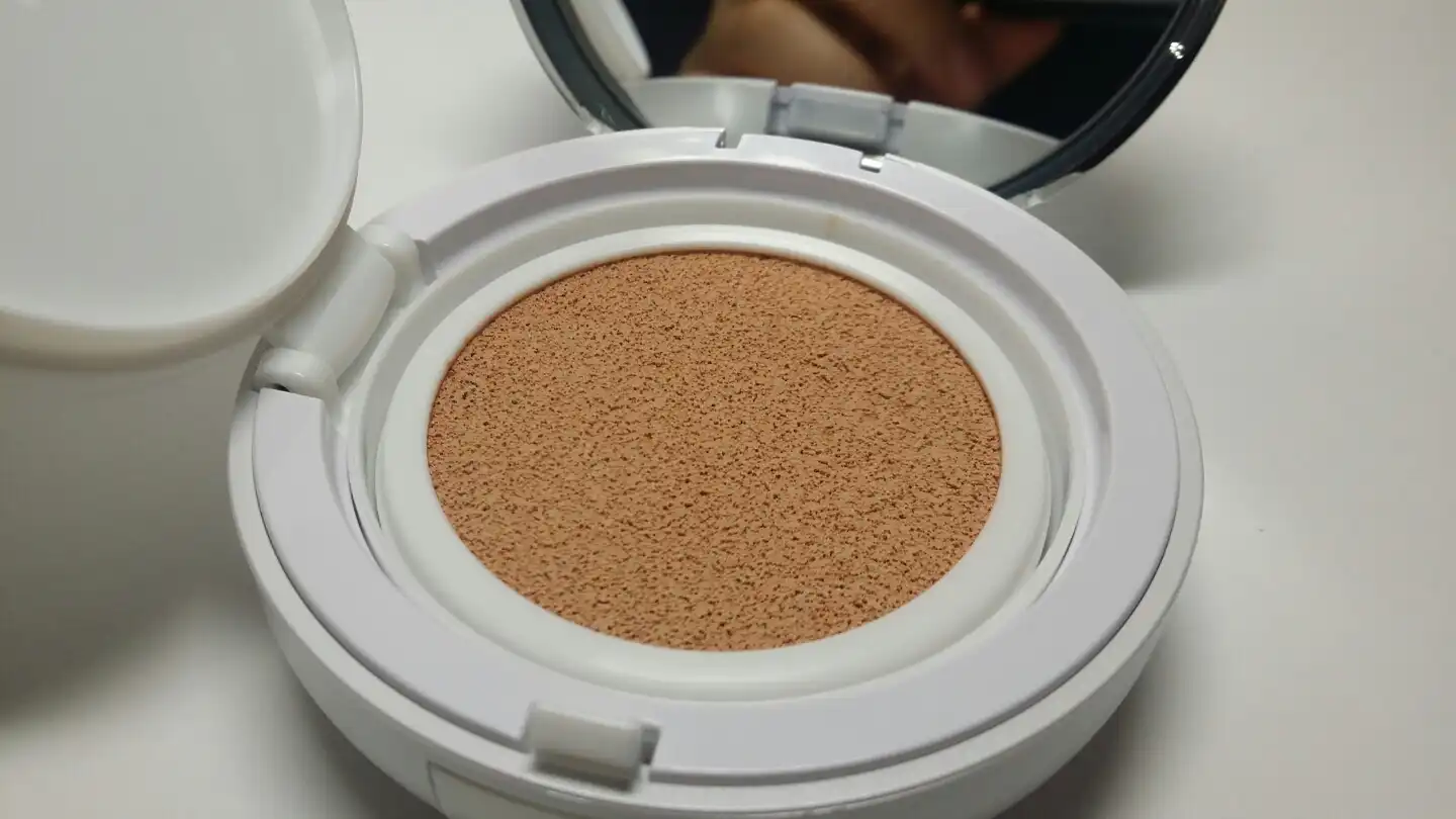 언니의파우치 리뷰 이미지 5 - [ 피지 잡는 수분 쿠션 [V203 내추럴 베이지]]