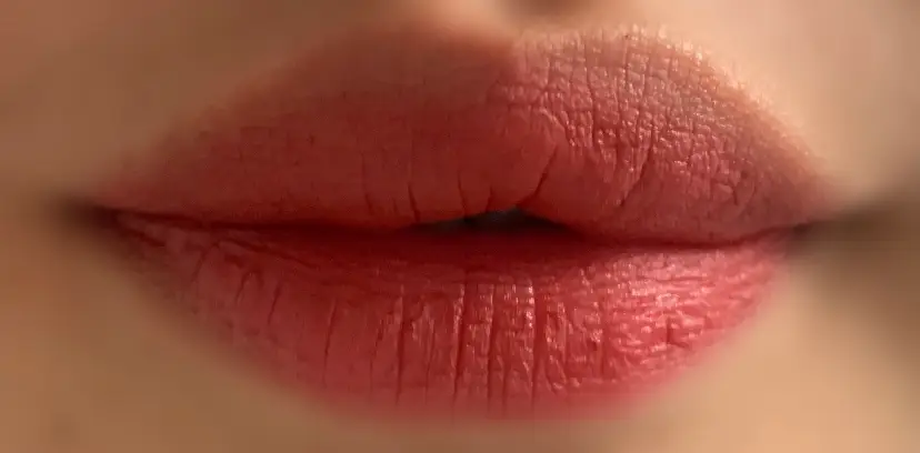 선택된 언니의파우치 리뷰 이미지 - [리얼핏 벨벳 립스틱 [13호 갓 햇살 레드]]