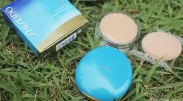 UV 프로텍티브 컴팩트 파운데이션 [라이트 아이보리]