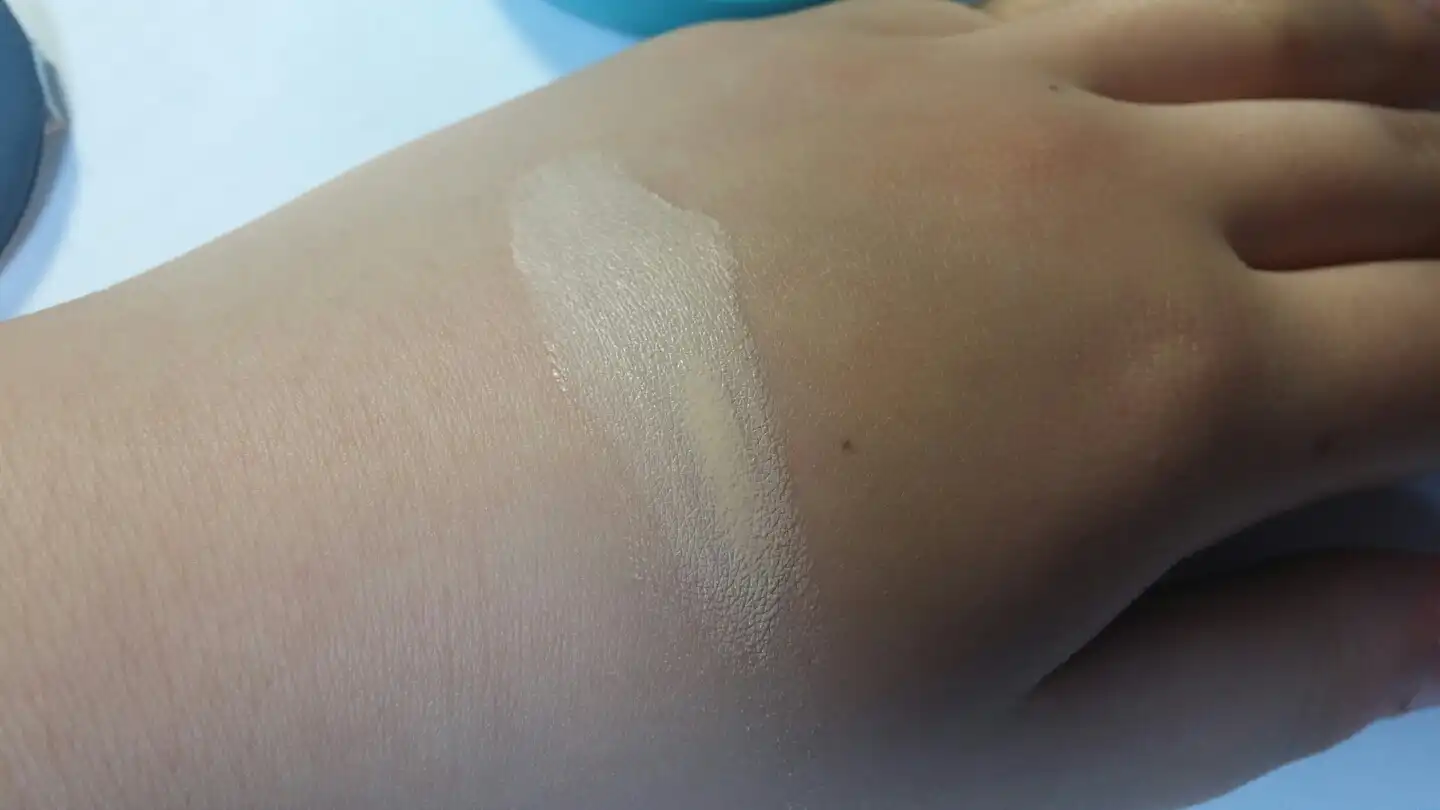 언니의파우치 리뷰 이미지 9 - [진주알 맑은 애니 쿠션 SPF50+/PA+++ (N02 라이트베이지)]