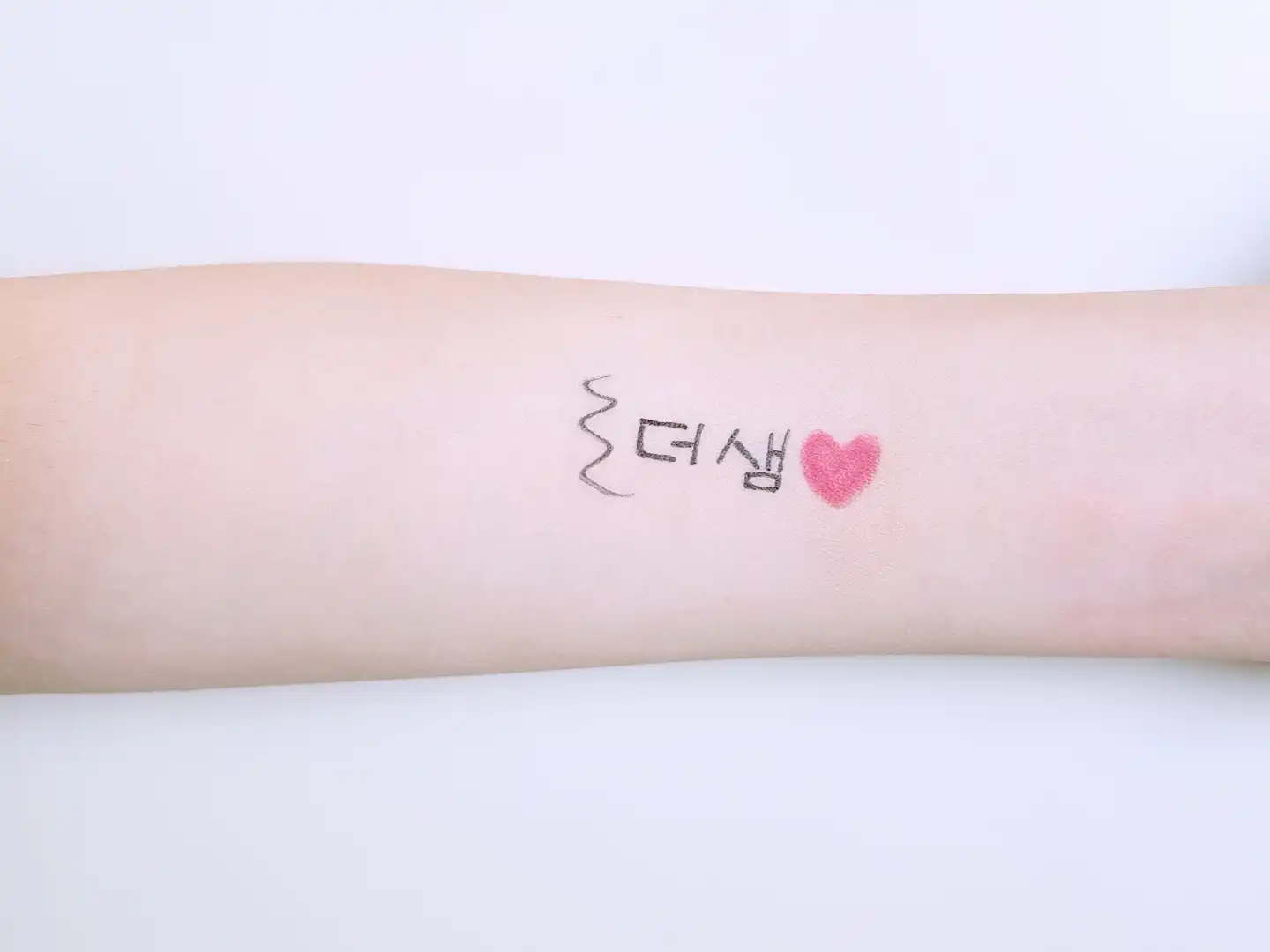 언니의파우치 리뷰 이미지 8 - [미네랄라이징 카무플라주 밤 [01 클리어 베이지]]