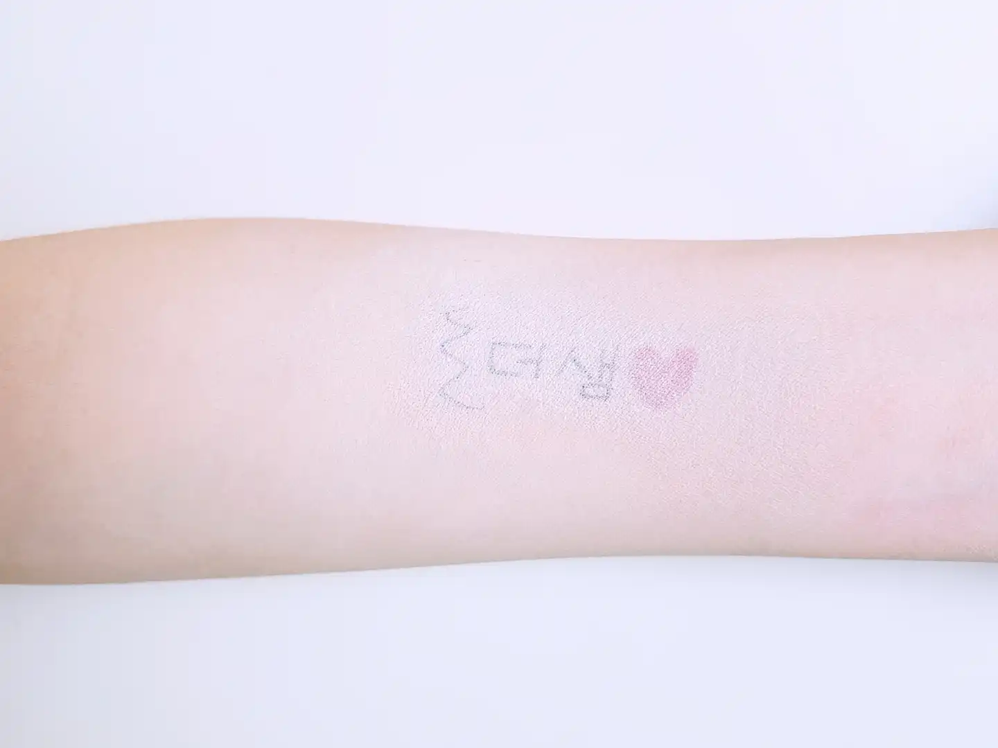 언니의파우치 리뷰 이미지 9 - [미네랄라이징 카무플라주 밤 [01 클리어 베이지]]