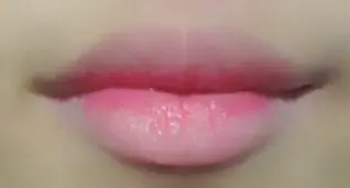 선택된 언니의파우치 리뷰 이미지 - [[더 스타일] 롱웨어 쿠션 립 크레용 [돌리코랄]]